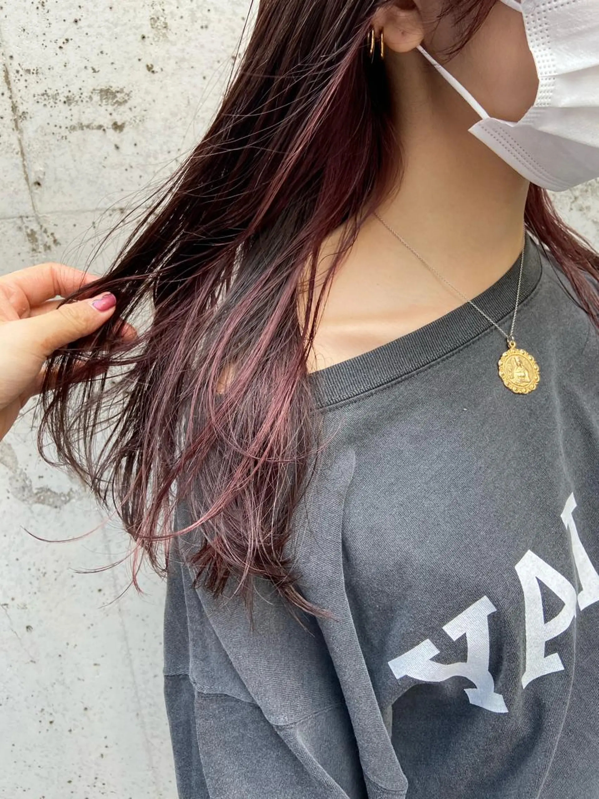 ロング カラー OKA AKIHOのヘアスタイル