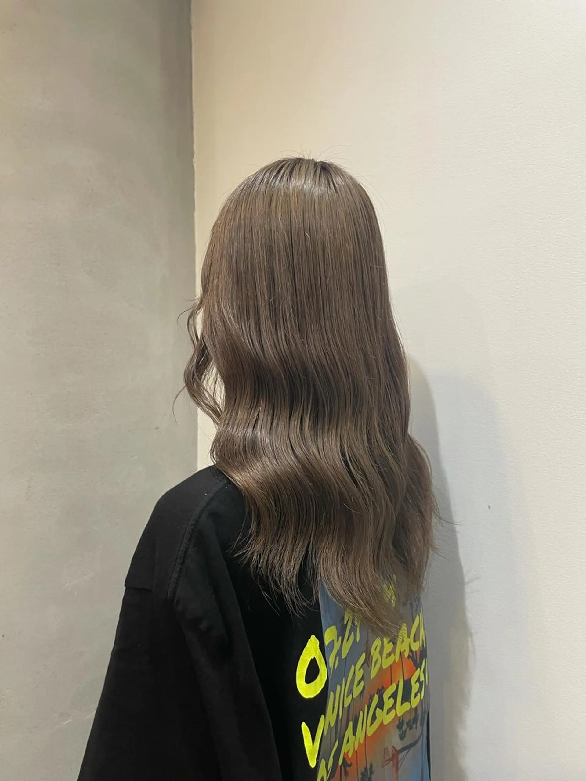 ロング カラー パーマ ヘアアレンジ ヘアカラー トリートメント ハイトーンカラー🤍 山下 優華のヘアスタイル