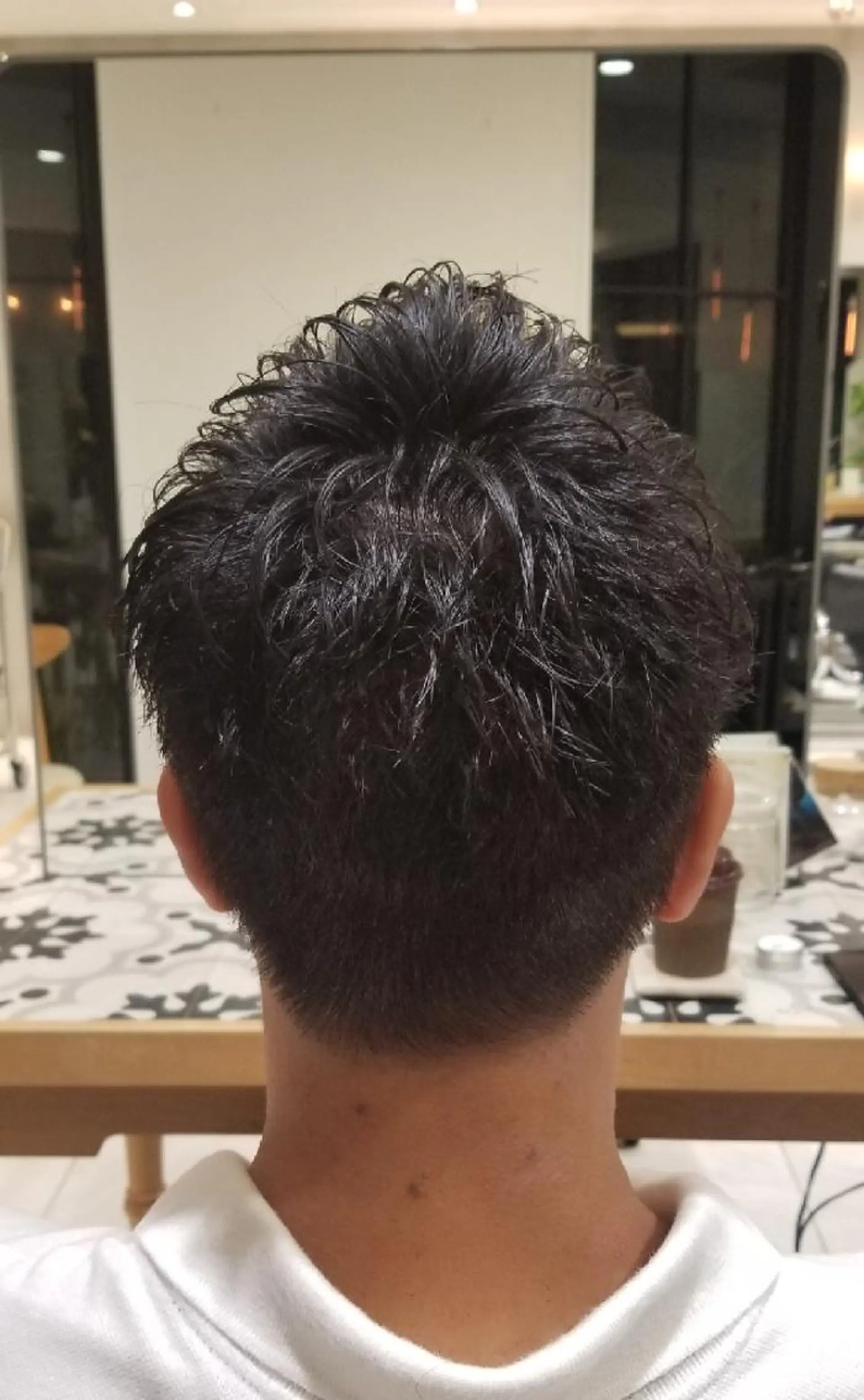 メンズ 刈り上げ メンズベリーショート カット 🔴赤み消し/ 艶カラー落合　優🔴のヘアスタイル