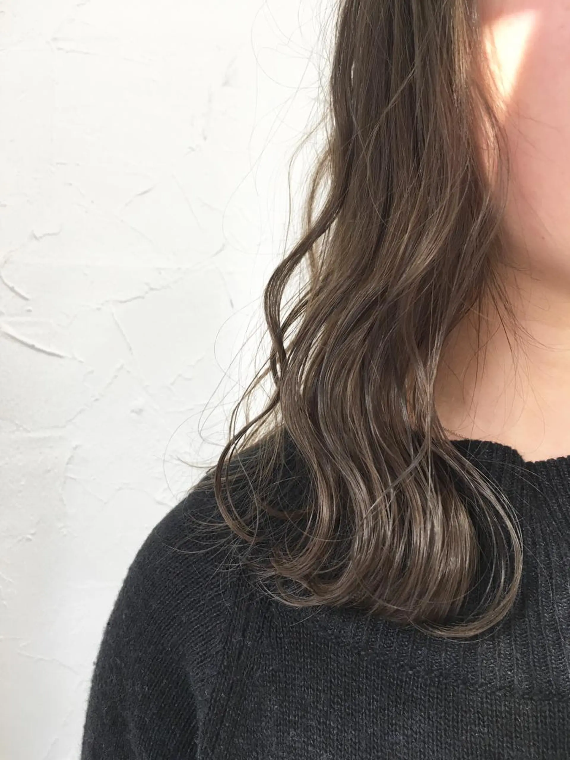 セミロング カラー アッシュ オリーブアッシュ 大人垢抜け ダブルカラーのヘアスタイル