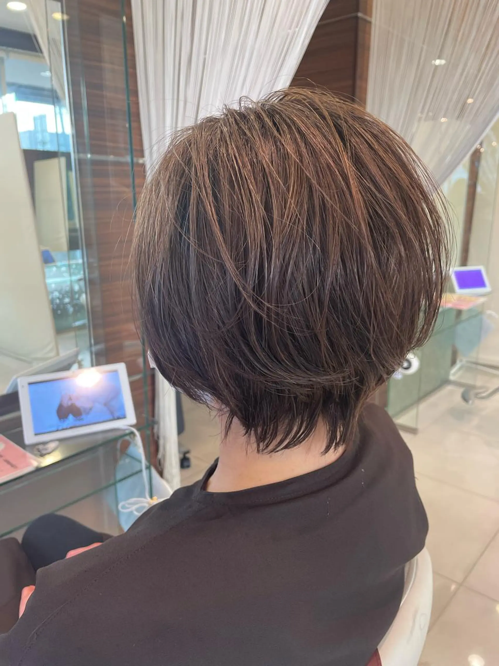 ショート カラー ハイライトカラー ハイライト ショートヘア ヘアカラー 佐々木 麻純のヘアスタイル