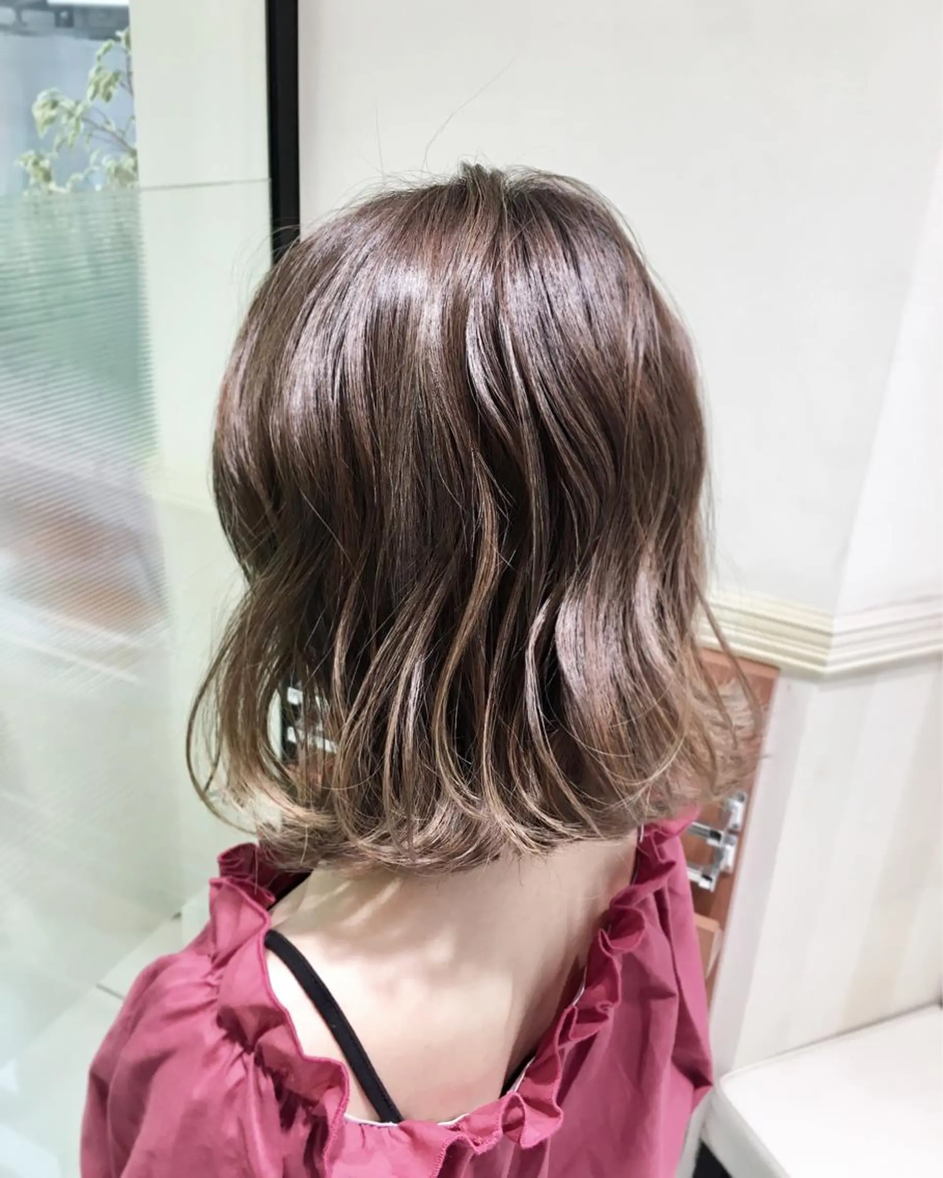 ミディアム カラー グレージュ ハイライトカラー ハイライト カット ヘアカラー N° jillva ♦️川端裕司♦️のヘアスタイル