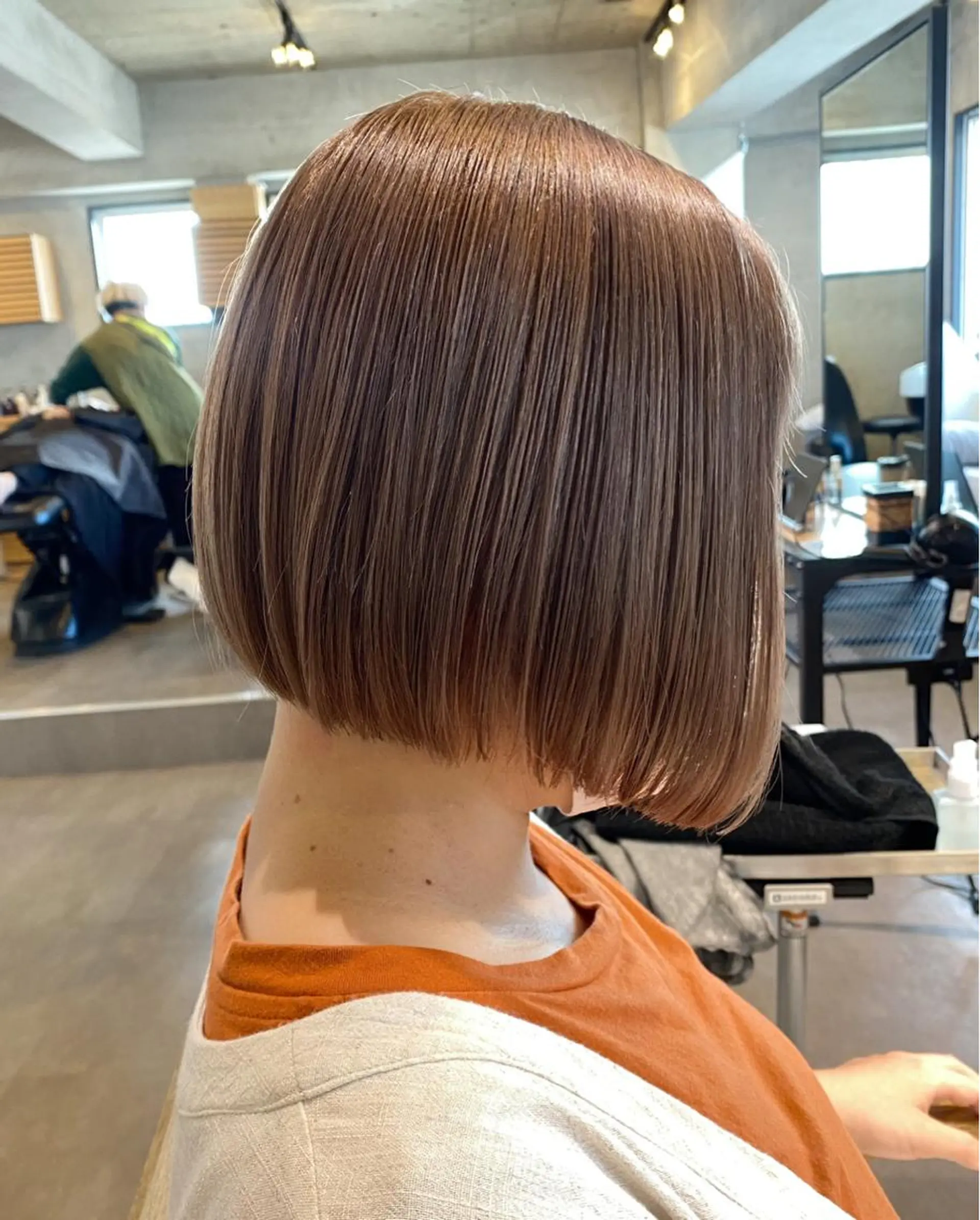 ショート カラー ベージュカラー ハイトーンカラー ハイトーンベージュ カット ヘアカラー レイヤーカット🪽 yukaのヘアスタイル