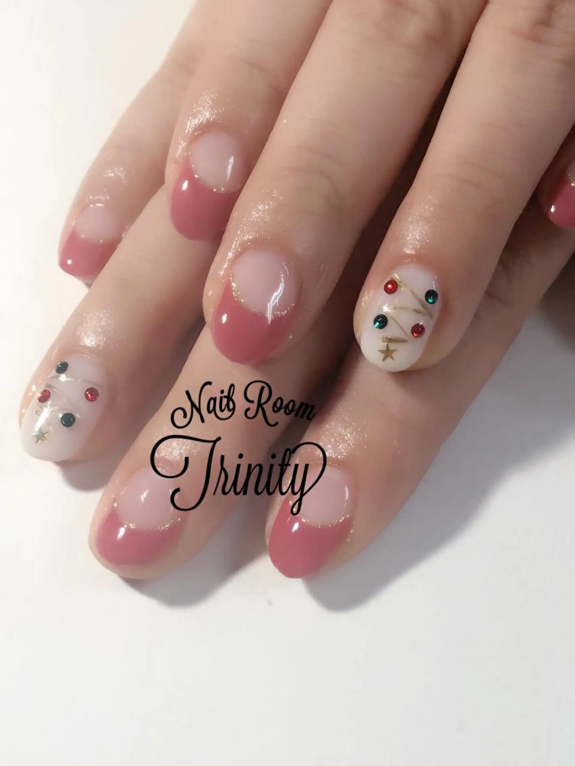 ネイル ハンドネイル Trinity ネイリストスタッフのネイルデザイン