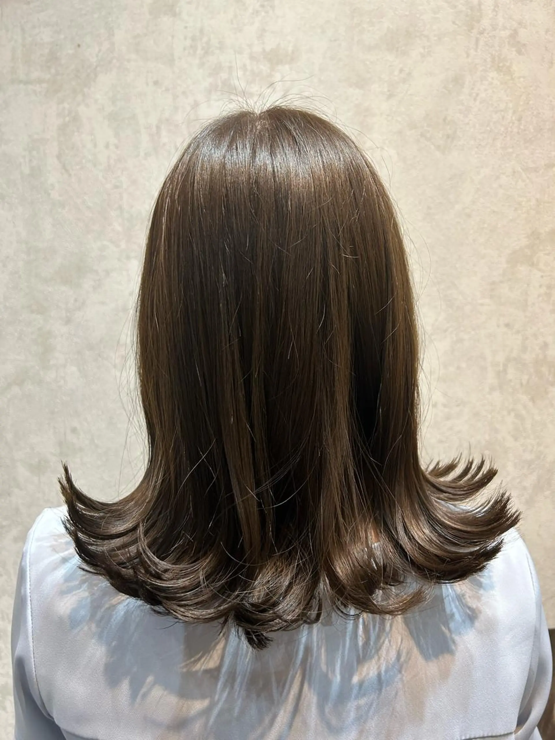 ミディアム カラー ヘアアレンジ オリーブグレー 飯塚 沙衣のヘアスタイル