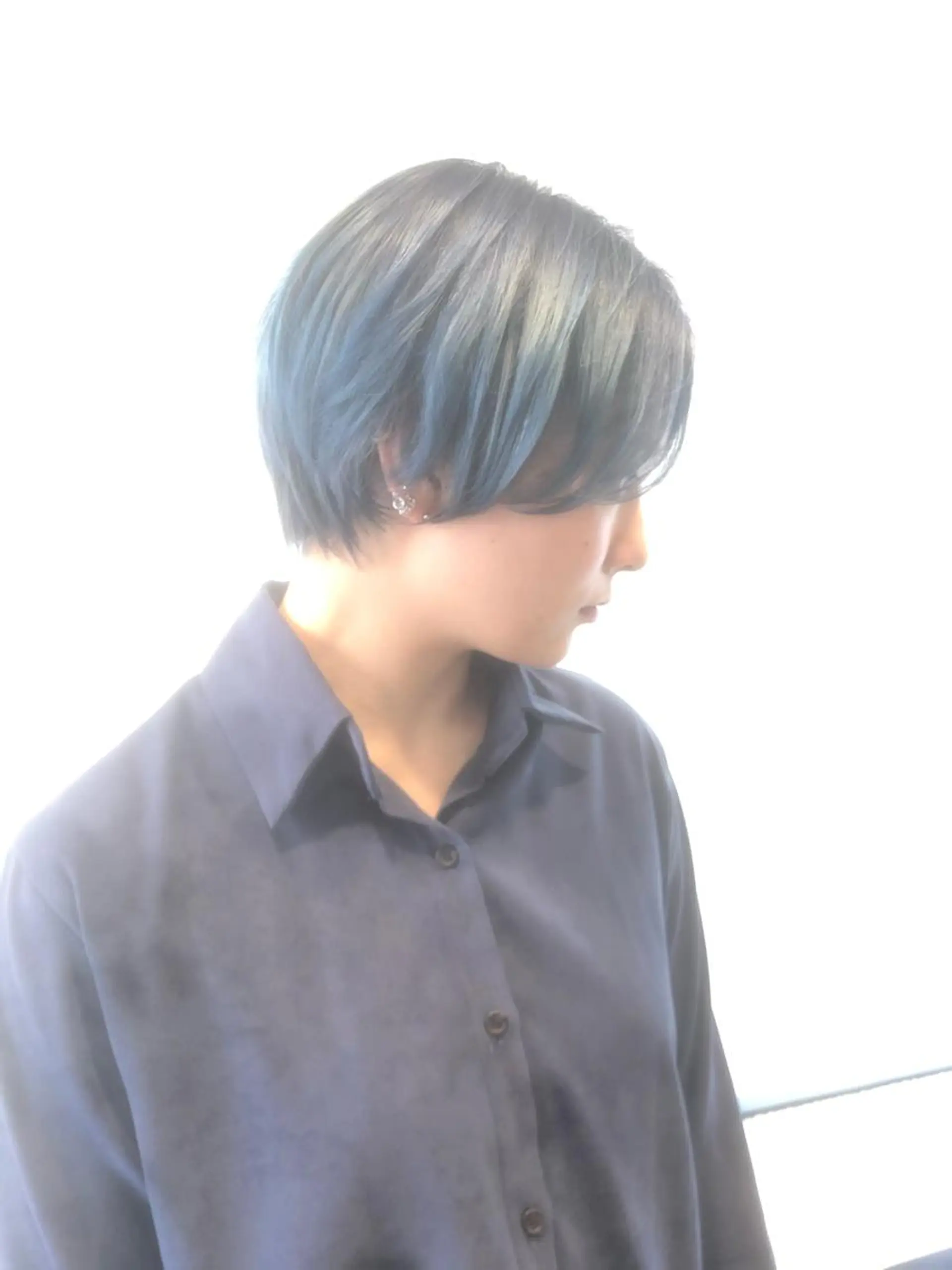 ショート カラー アッシュ ブリーチ ワタナベ テルマサのヘアスタイル