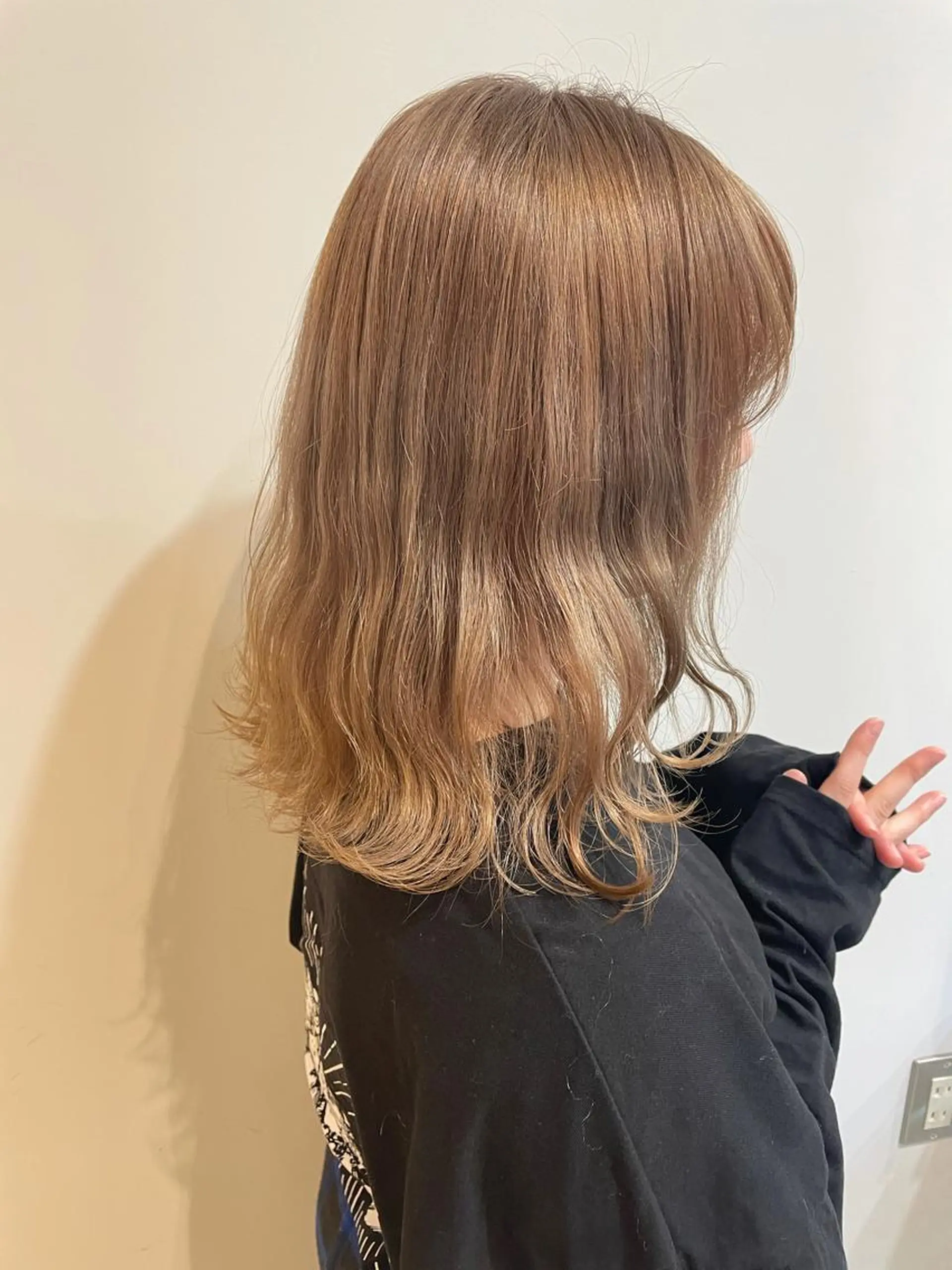 ミディアム カラー ベージュカラー ブリーチ ミルクティーベージュ カット ヘアカラー トリートメント 中目黒🌼 🌼ハナのヘアスタイル