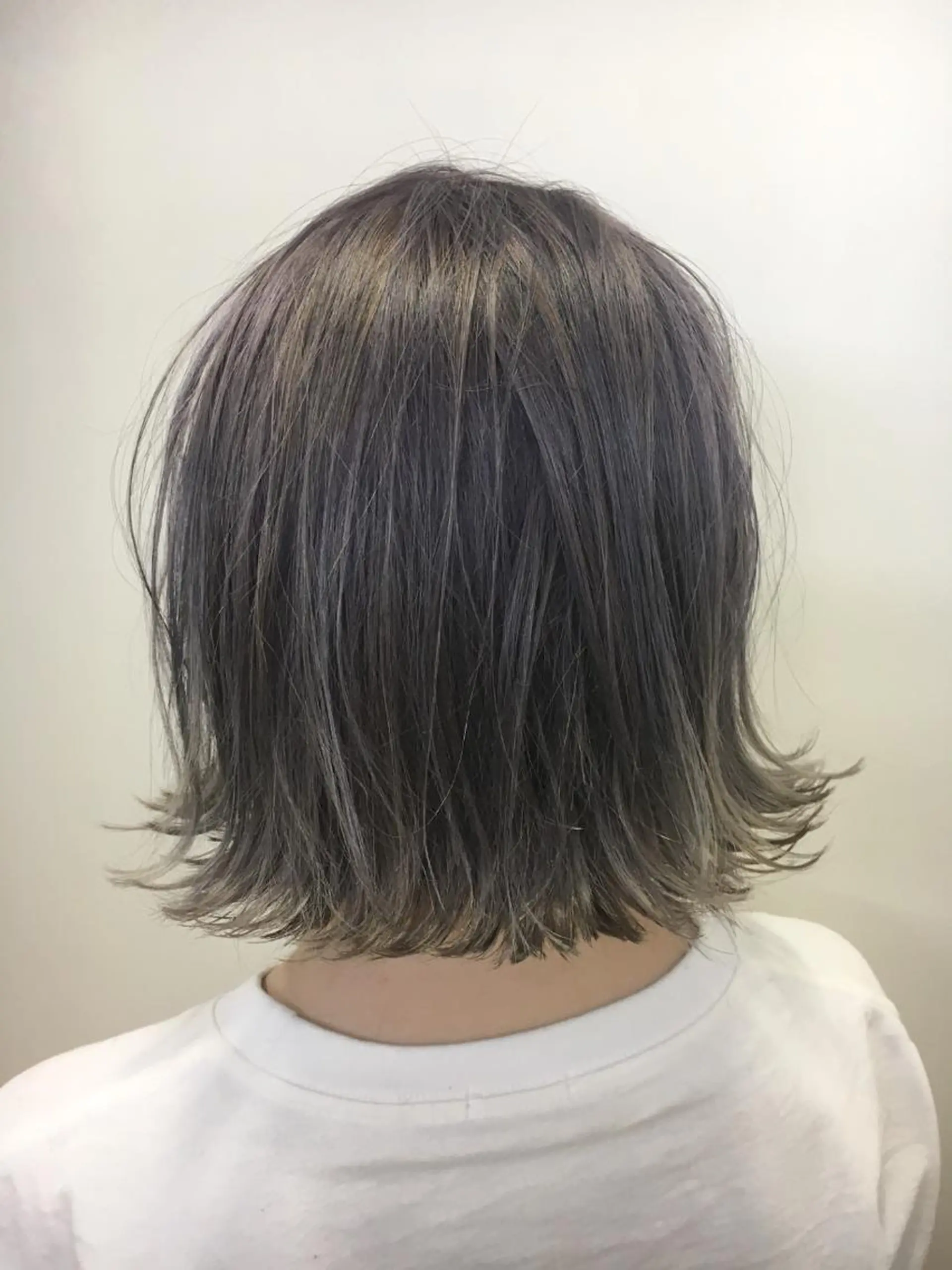 ショート カラー ハイトーンカラー ボブ 外ハネヘア ヘアカラー 永井 大希のヘアスタイル