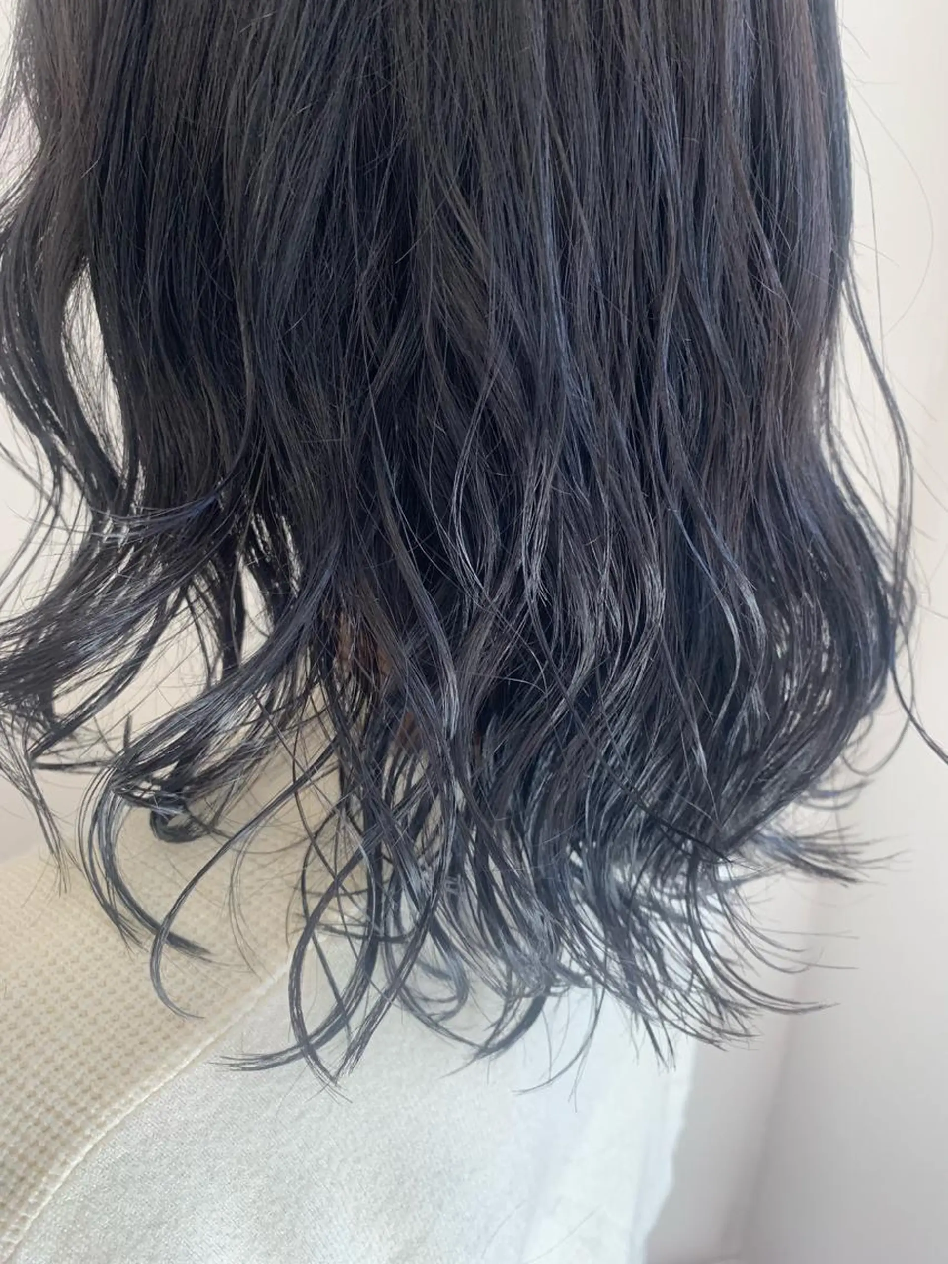 ミディアム カラー ブルーカラー ブルージュ ヘアカラー トリートメント chama レイヤーカットのヘアスタイル