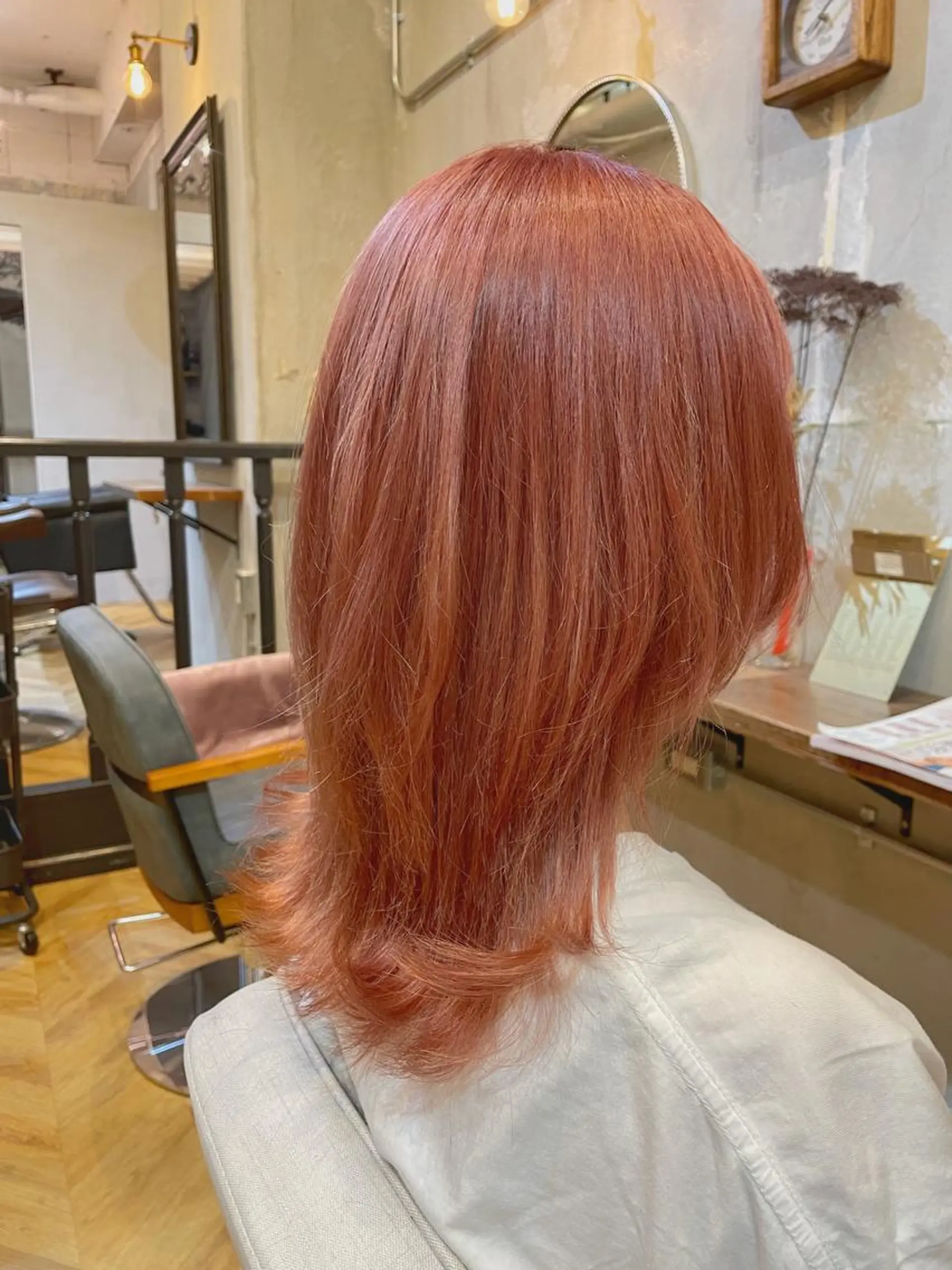 ミディアム カラー シールエクステ ミディアムパーマ ミストバング ベージュカラー ブリーチ ヘアカラー エクステ指名No.1 【店長】橘田のヘアスタイル
