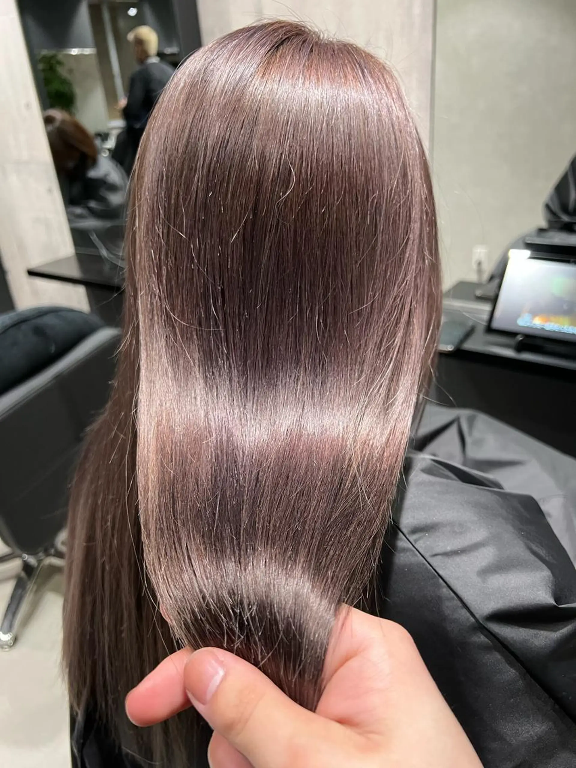 セミロング カラー グレージュ ラベンダーカラー ラベンダーグレージュ ラベンダーグレー mimiiy梅田 中崎町ハイトーンのヘアスタイル