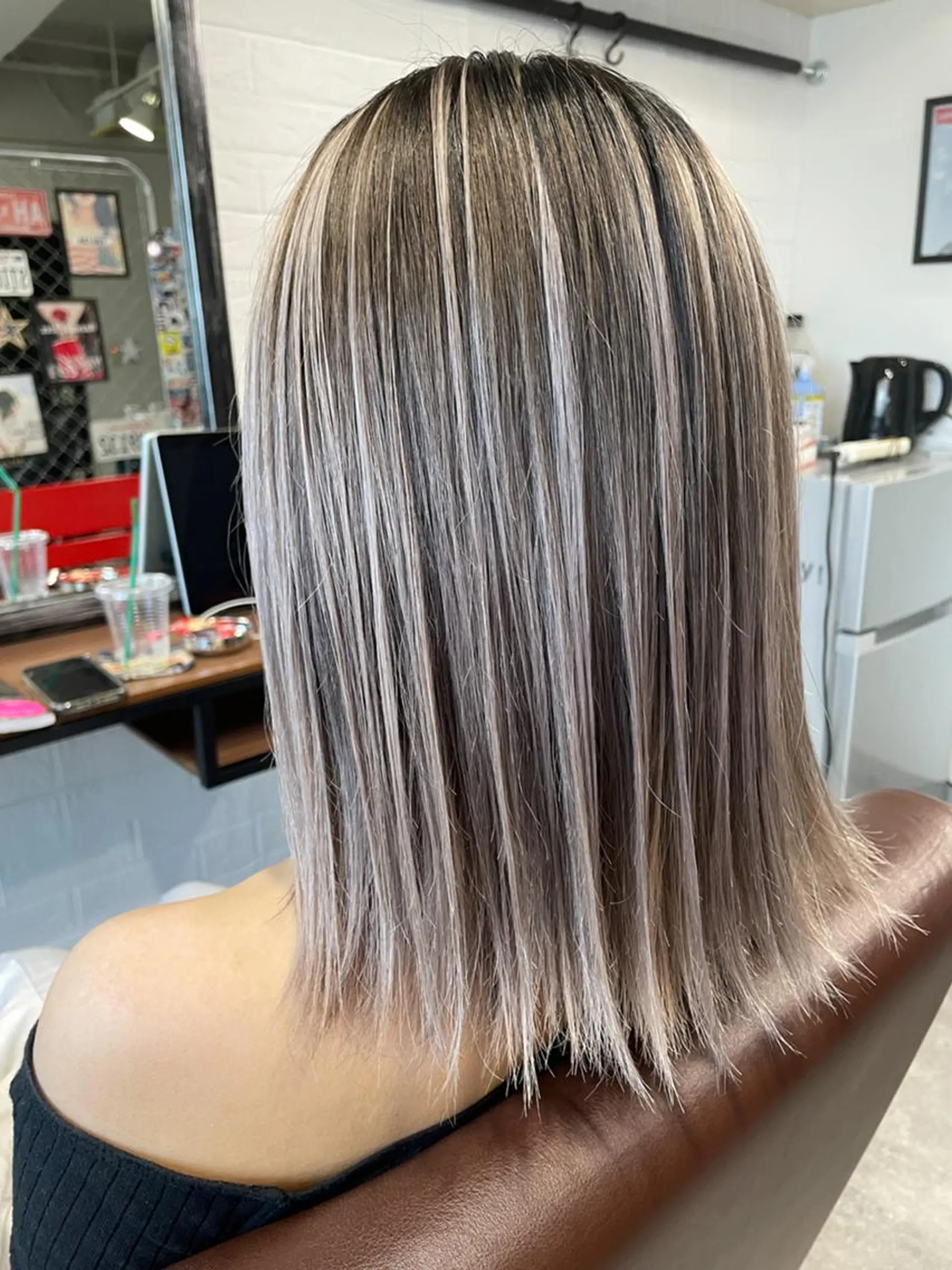 ミディアム カラー 切りっぱなしボブ ボブレイヤー バレイヤージュ ベージュカラー ハイライトカラー ヘアカラー トリートメント WONK. ウォンク 心斎橋のヘアスタイル