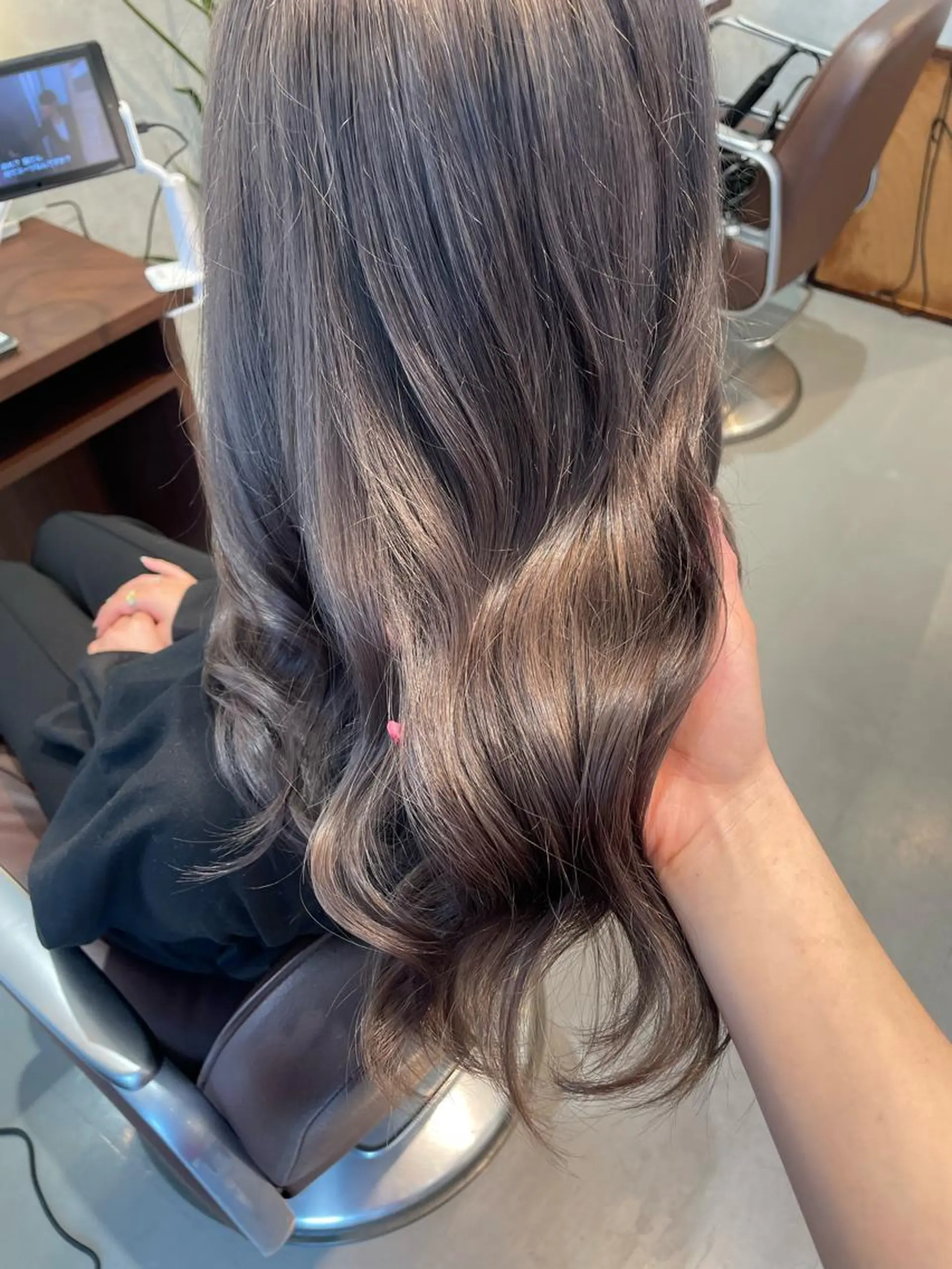 セミロング chic  有山 美瑠のヘアスタイル