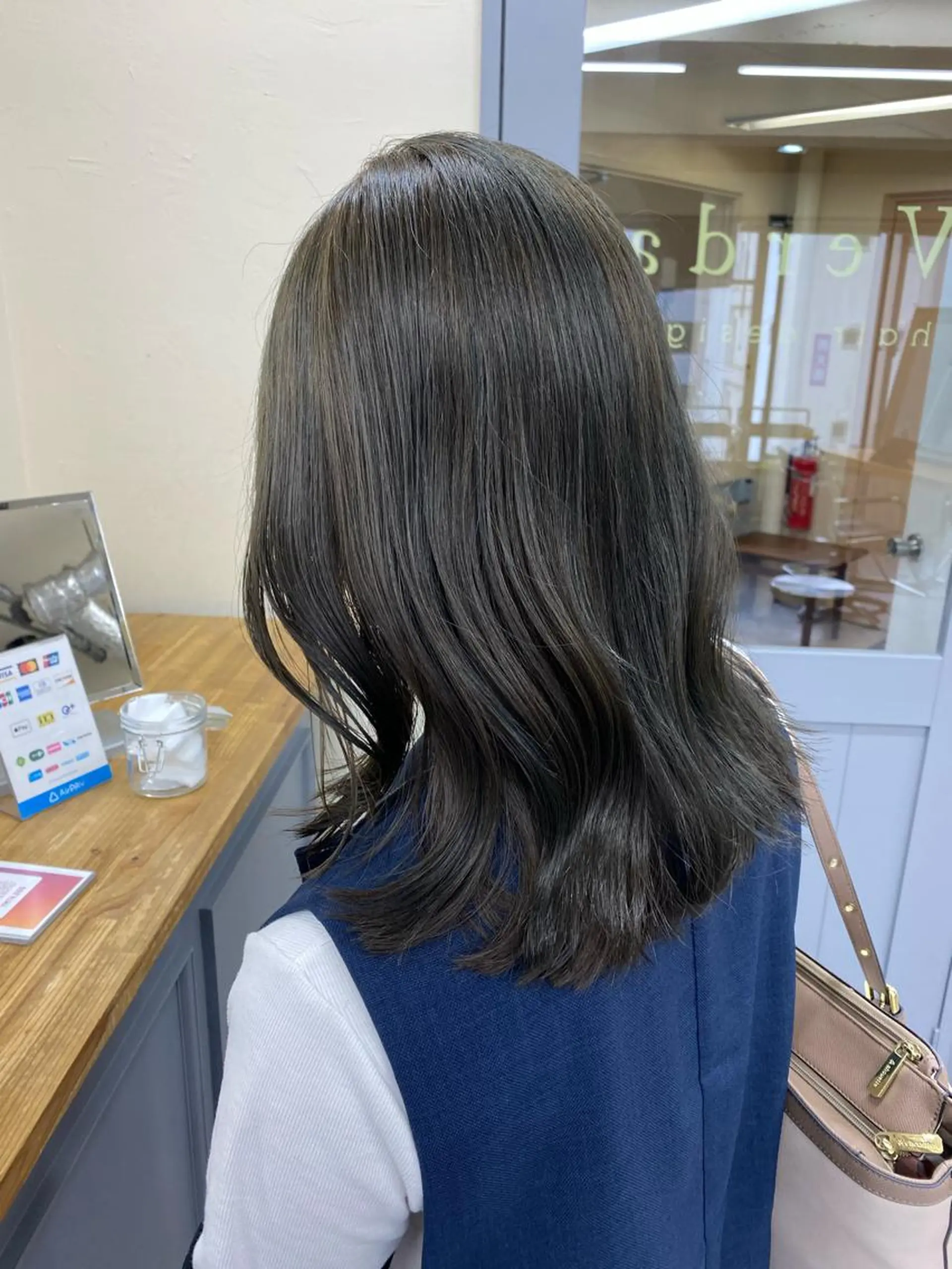 セミロング カラー 🌸柔らかハイトーン 🧃Shionのヘアスタイル