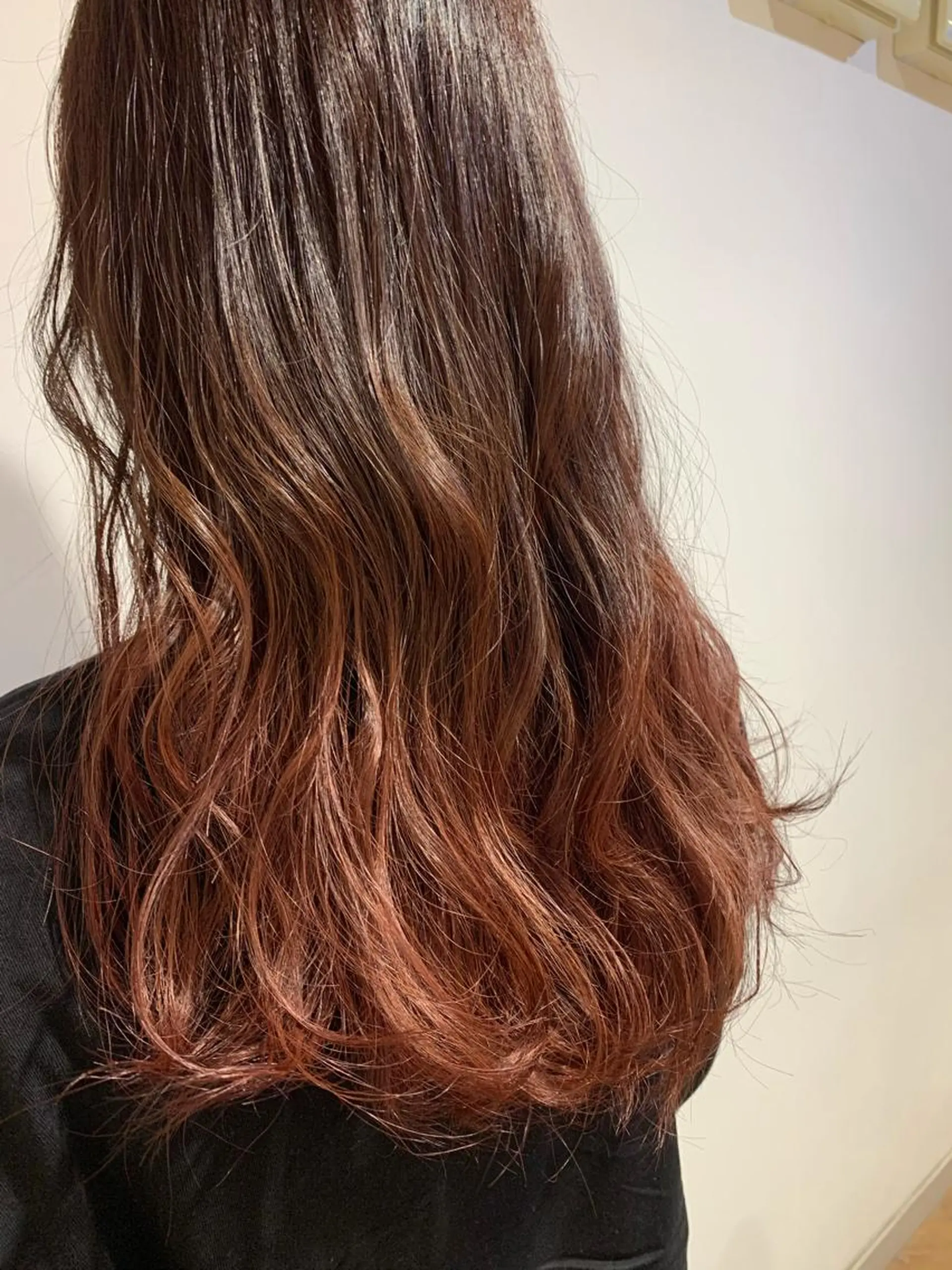 ロング カラー ブリーチ グラデーションカラー 三好 祐希のヘアスタイル