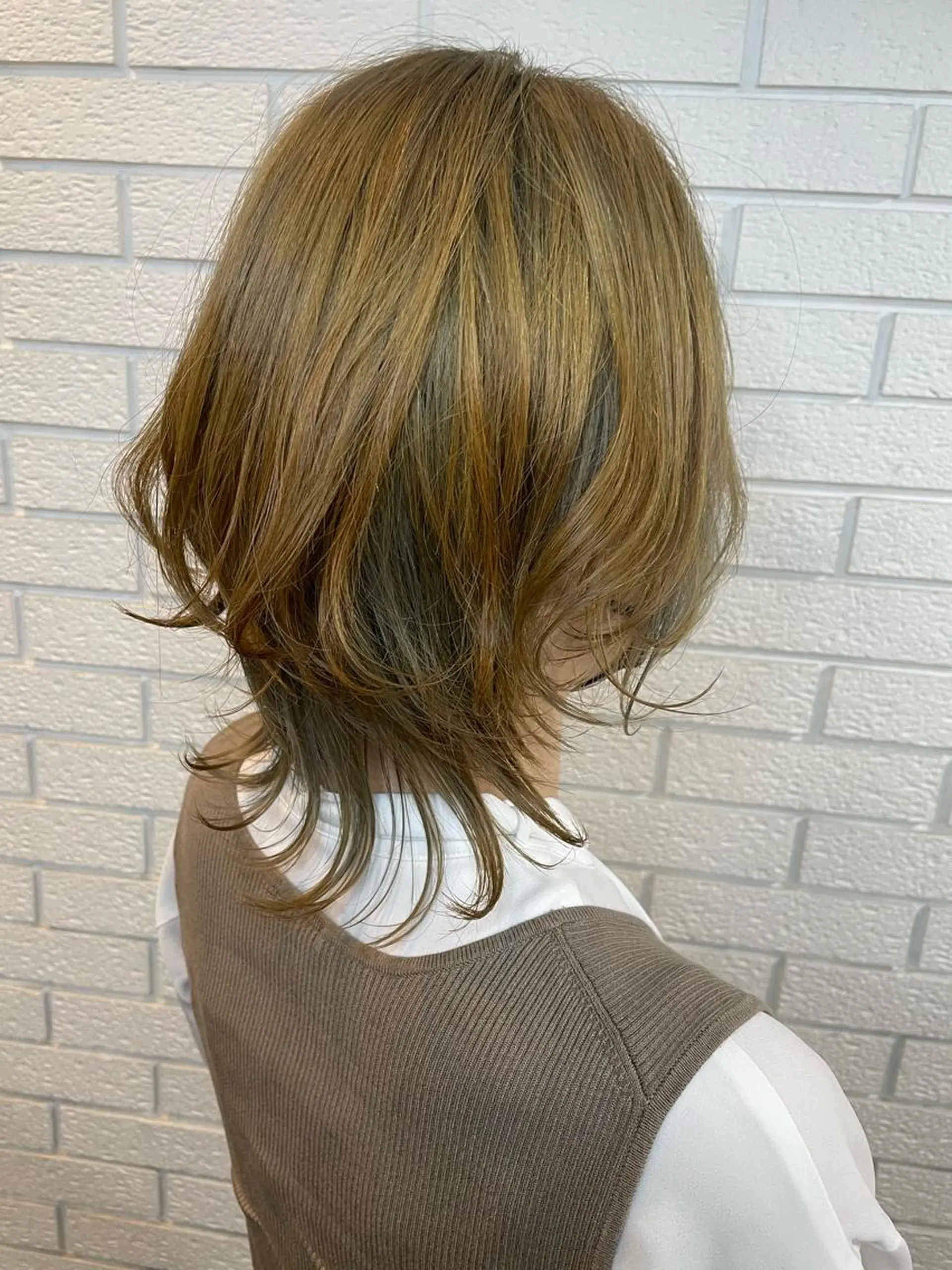 ミディアム カラー ベージュカラー ブリーチ 透明感カラー ウルフカット ニュアンスデザイン✄ YOU♡のヘアスタイル