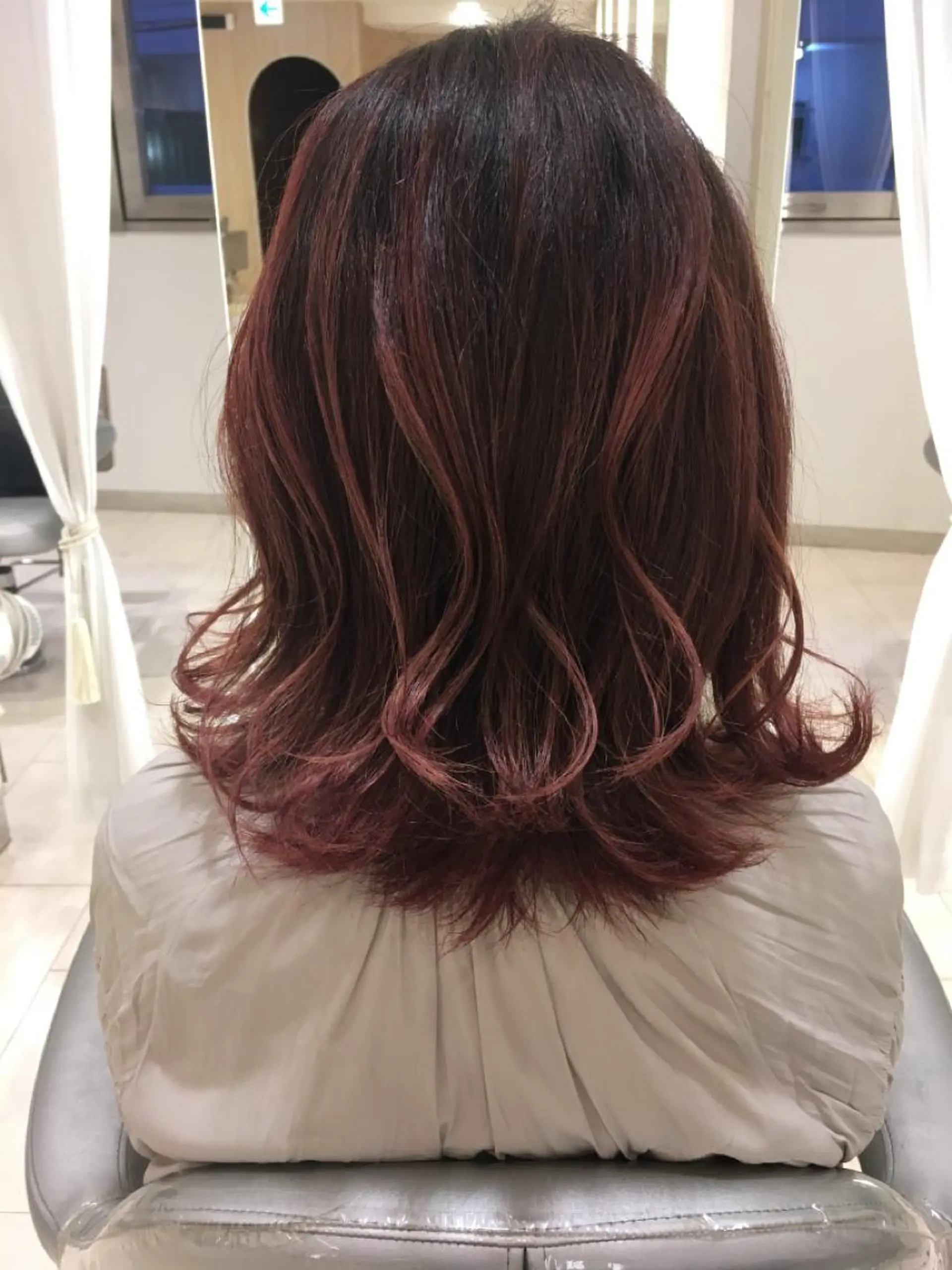 ミディアム カラー バレイヤージュ レイヤーカット 森島 雅之のヘアスタイル