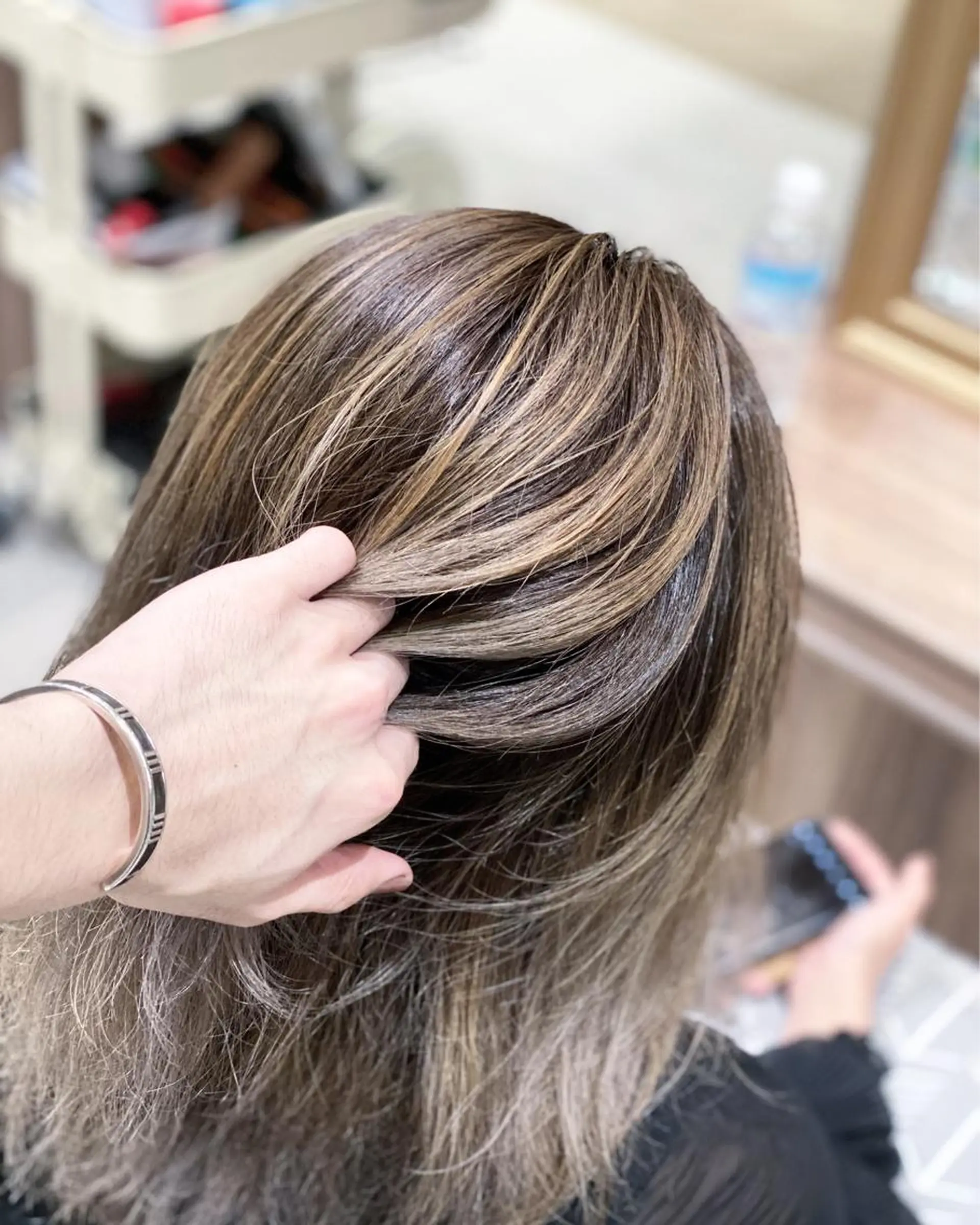ミディアム カラー ハイライトカラー ハイライト ヘアカラー トリートメント 💎大人ハイライト 💎上杉一也💎のヘアスタイル