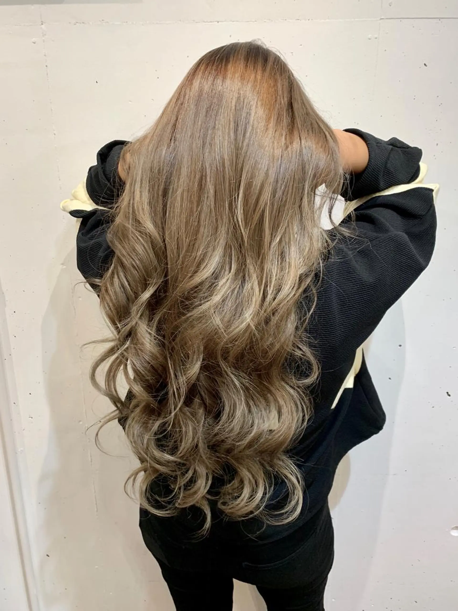 ロング カラー ベージュカラー ミルクティーベージュ ヘアカラー トリートメント ヘッドスパ Akua【代表】 Kazumaのヘアスタイル