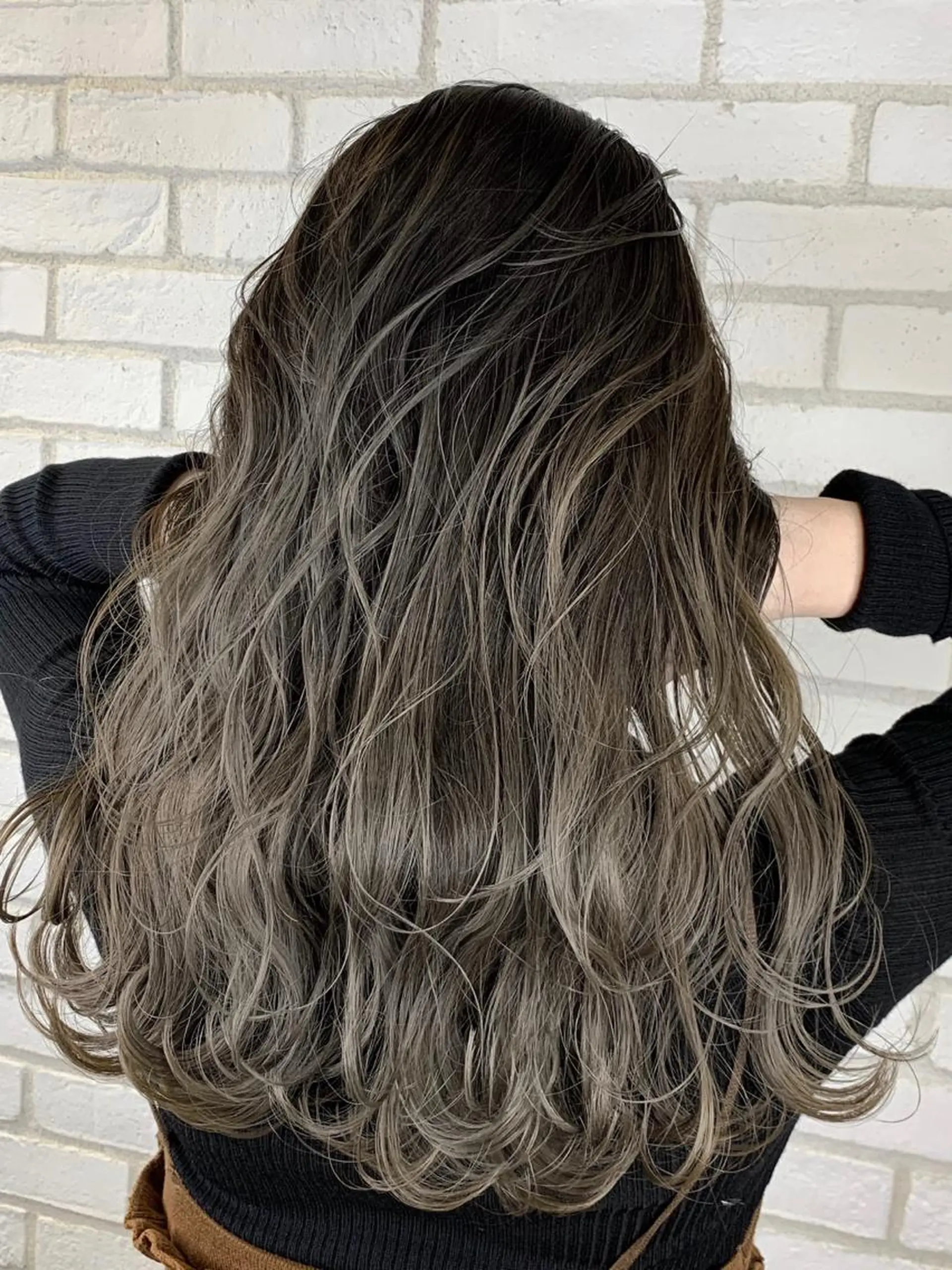 ロング カラー バレイヤージュ グラデーションカラー ハイライトカラー ハイライト レイヤーカット カット ヘアカラー トリートメント she2.shinjuku所属・顧客様専用予約 新規予約不可のヘアスタイル