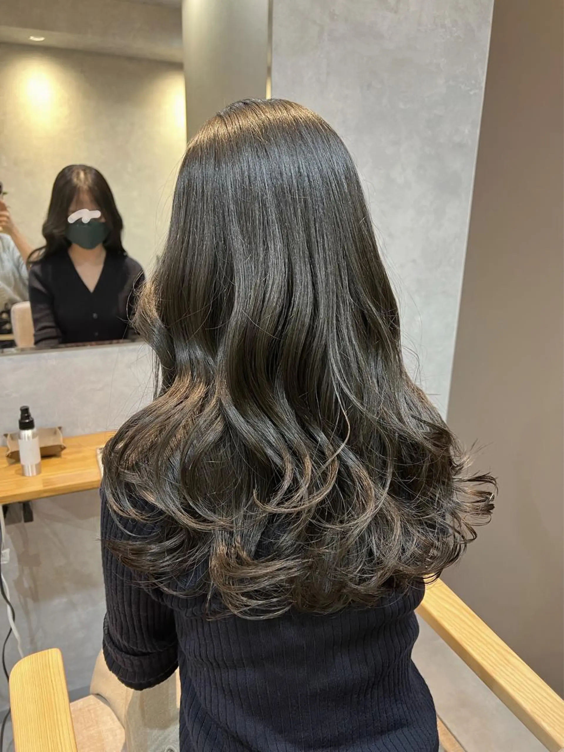 ロング カラー アッシュ ブリーチ ケアブリーチ ダブルカラー イヤリングカラー 中村 ひなたのヘアスタイル