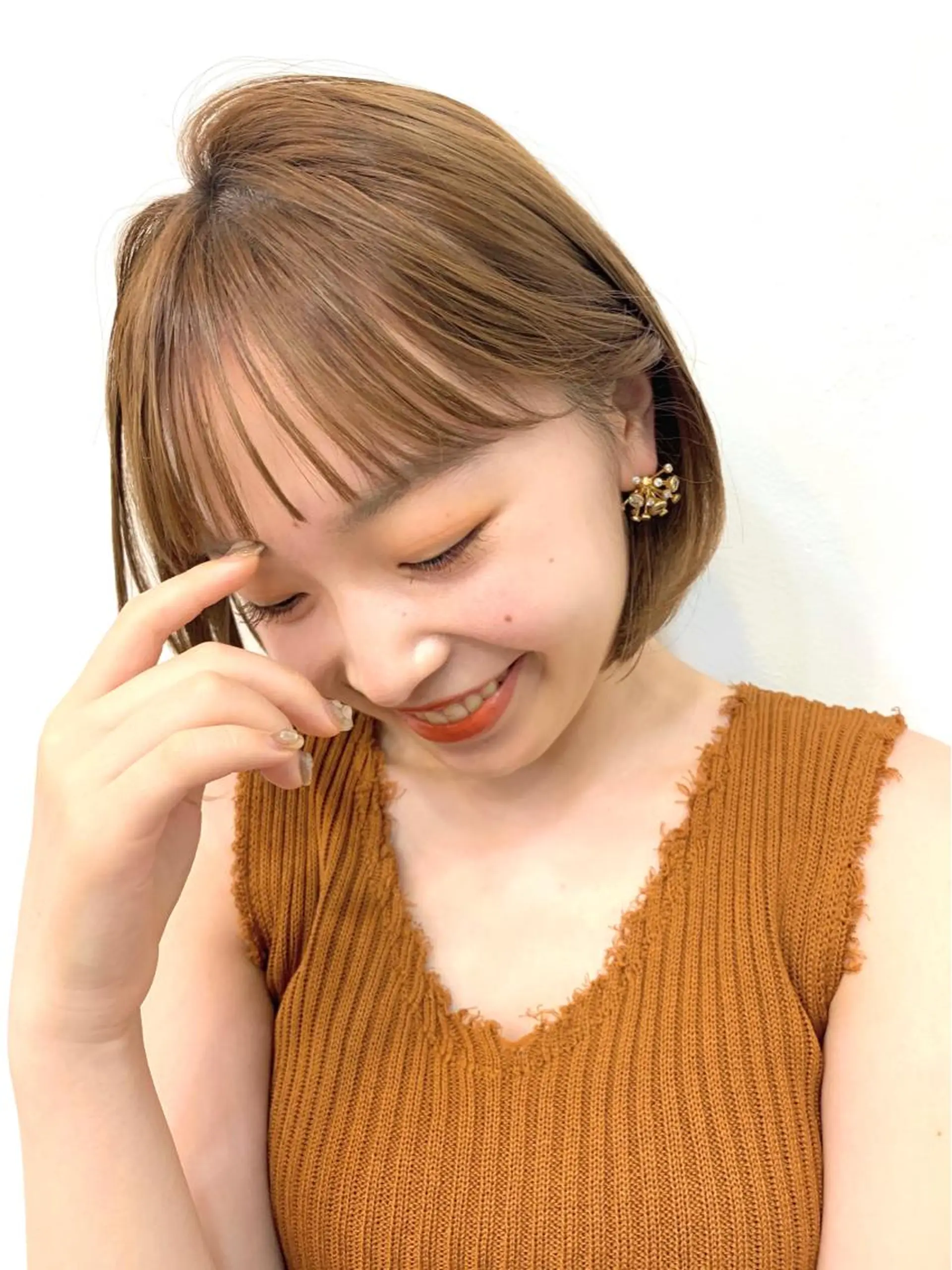 ミディアム カラー ベージュカラー ボブ ヘアカラー トリートメント chama レイヤーカットのヘアスタイル