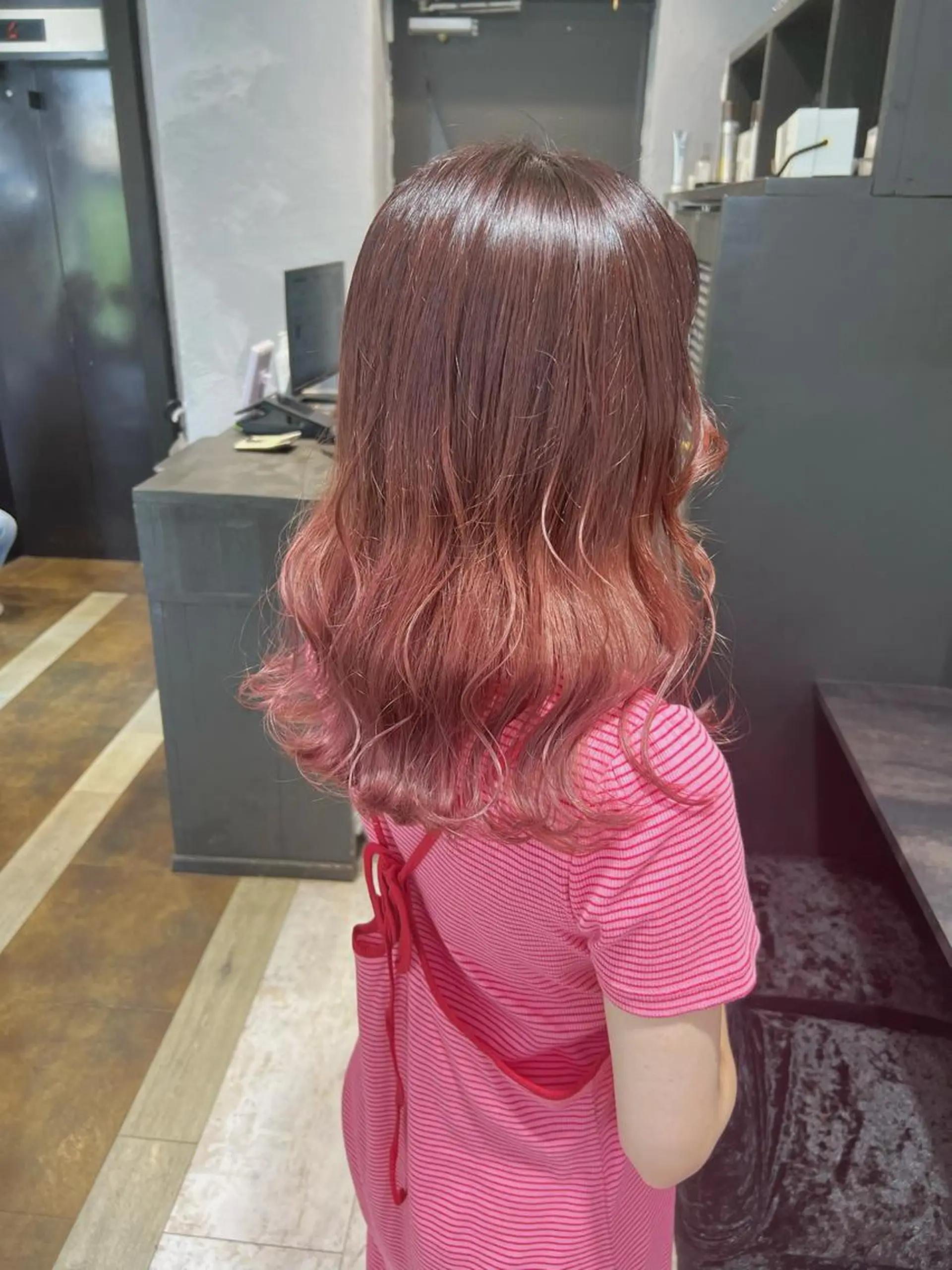 セミロング ヘアカラー maya レイヤーカットのヘアスタイル