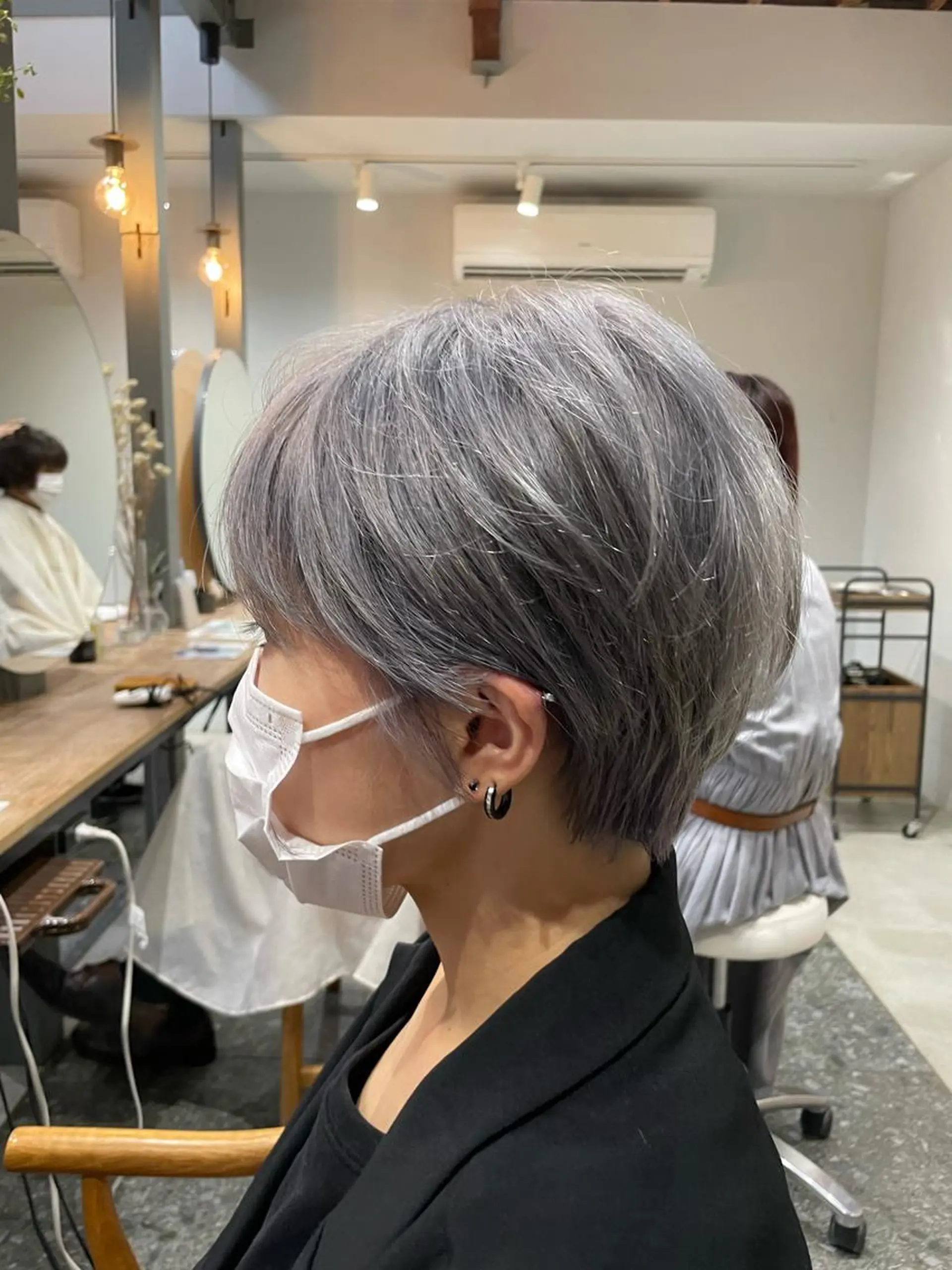 ショート カラー シルバー ショートヘア カット ヘアカラー 五十嵐 雄毅のヘアスタイル