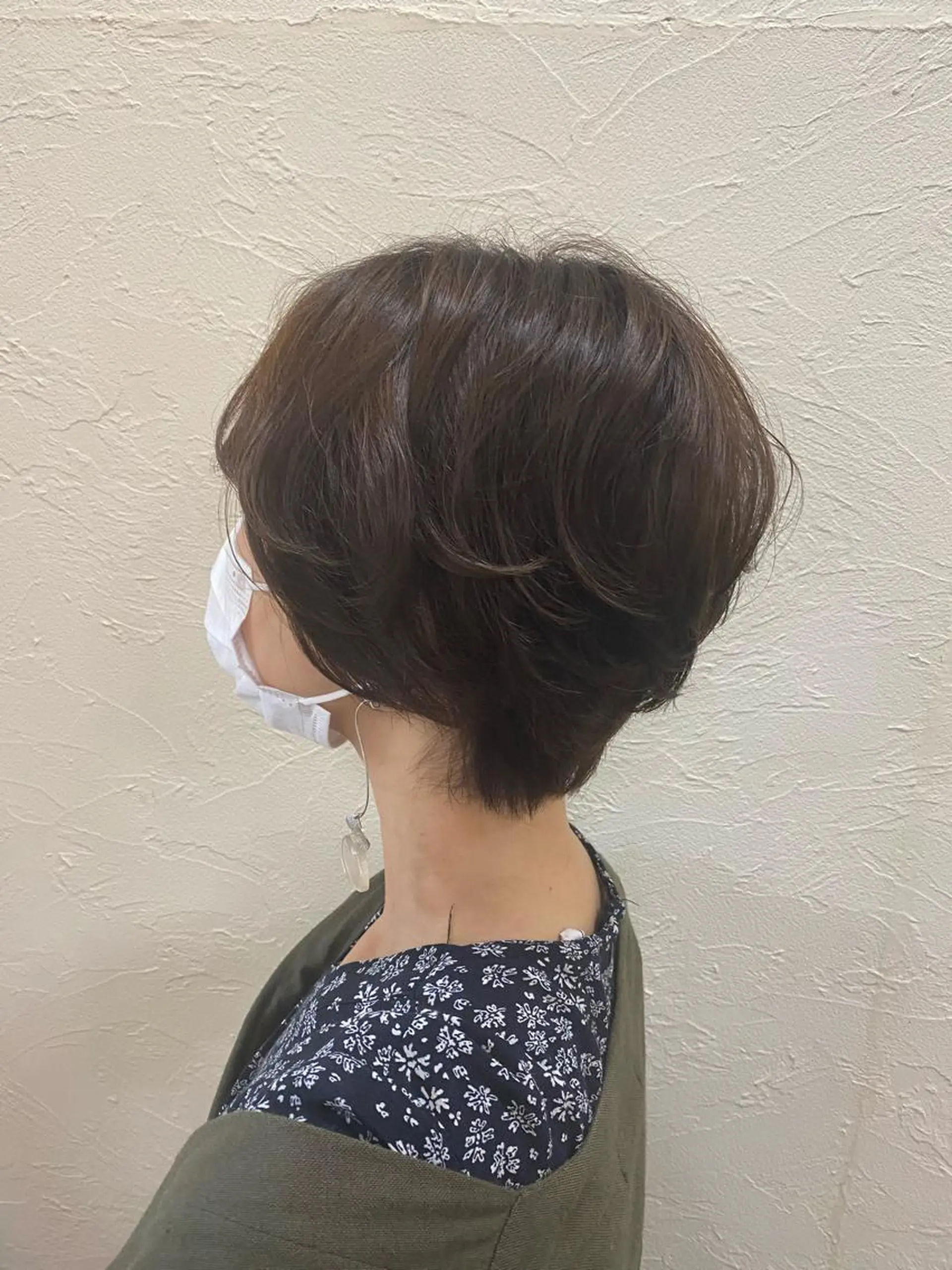 ショート カラー アッシュ アッシュブラウン ブラウンカラー 透明感カラー くせ毛 カット ヘアカラー トリートメント ENIF ヤマグチアツコのヘアスタイル