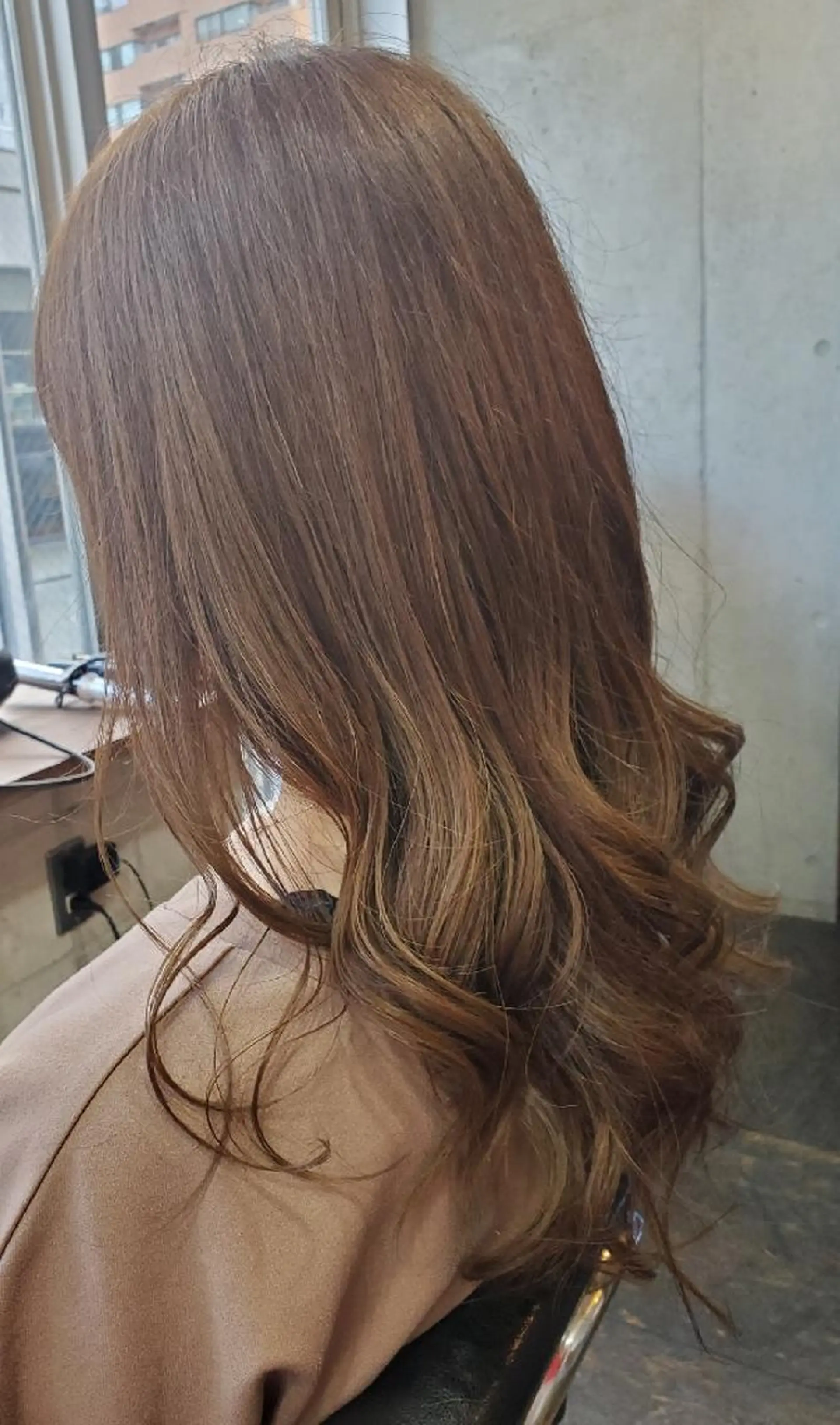 ロング カラー ベージュカラー ハイトーンカラー カット ヘアカラー トリートメント S. ERIのヘアスタイル