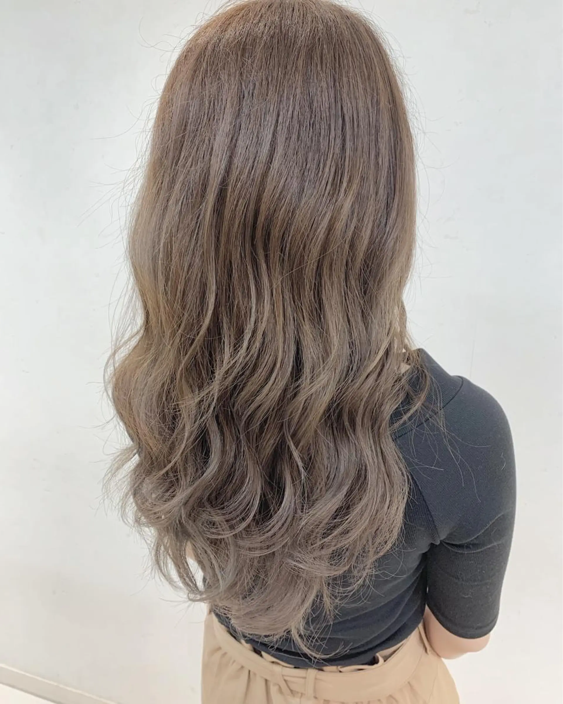 ロング 透明感ハイライト◎ 伊藤夏海のヘアスタイル