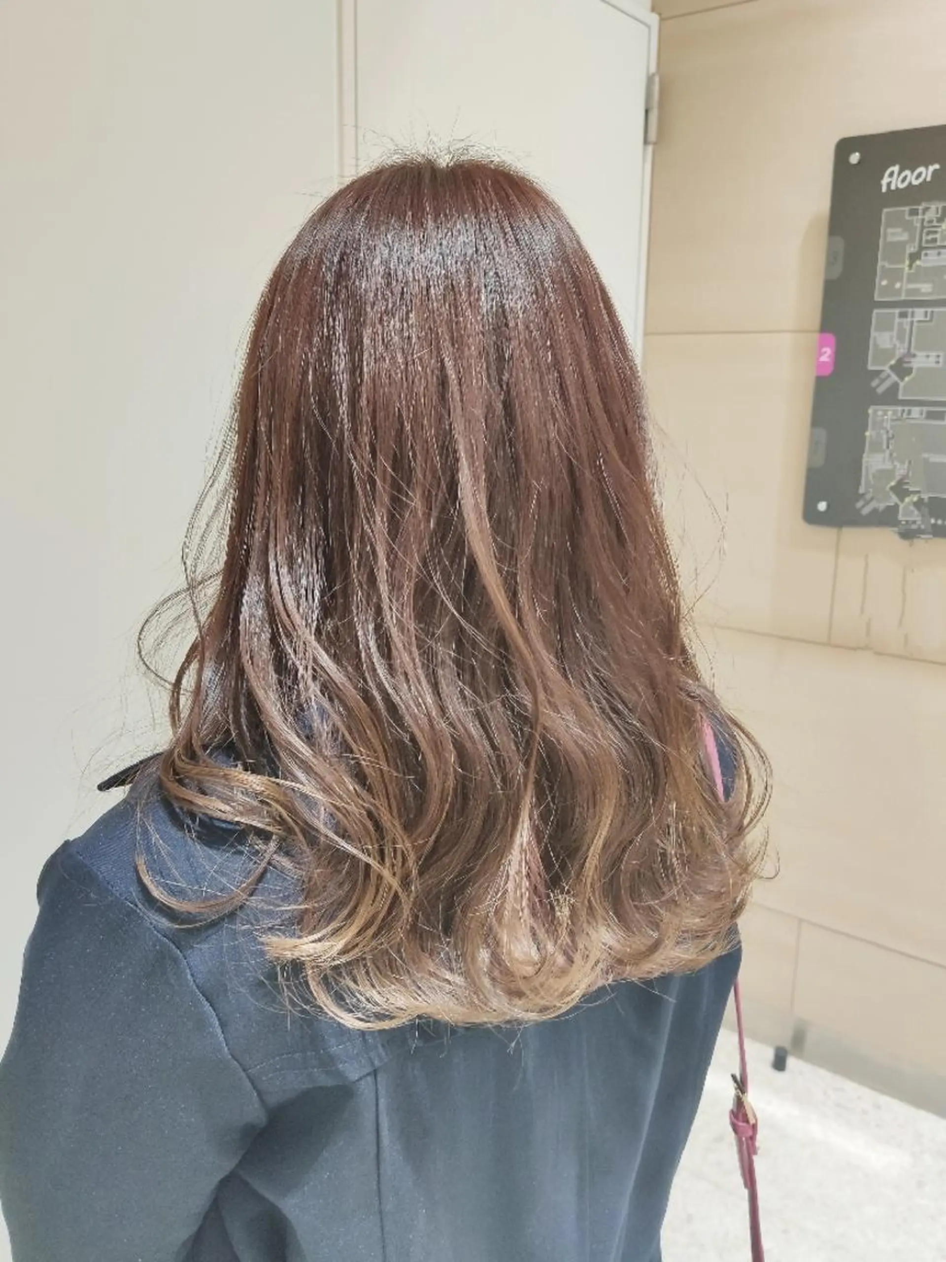 セミロング カラー ブリーチ ピンクカラー カット パーマ 縮毛矯正 伊藤 瞭のヘアスタイル