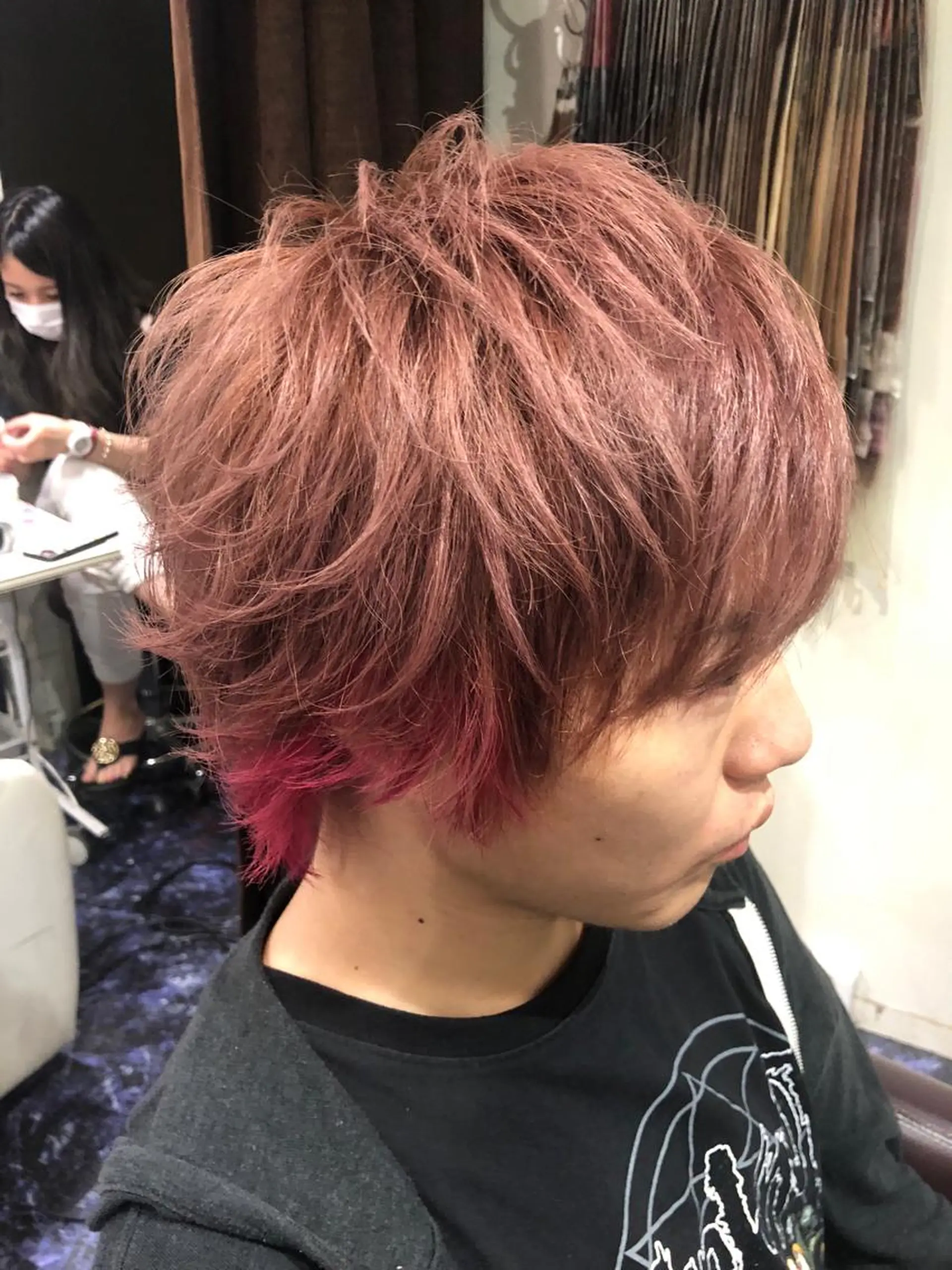 ショート カラー メンズ メンズブリーチ ブリーチ ピンクカラー vi viのヘアスタイル