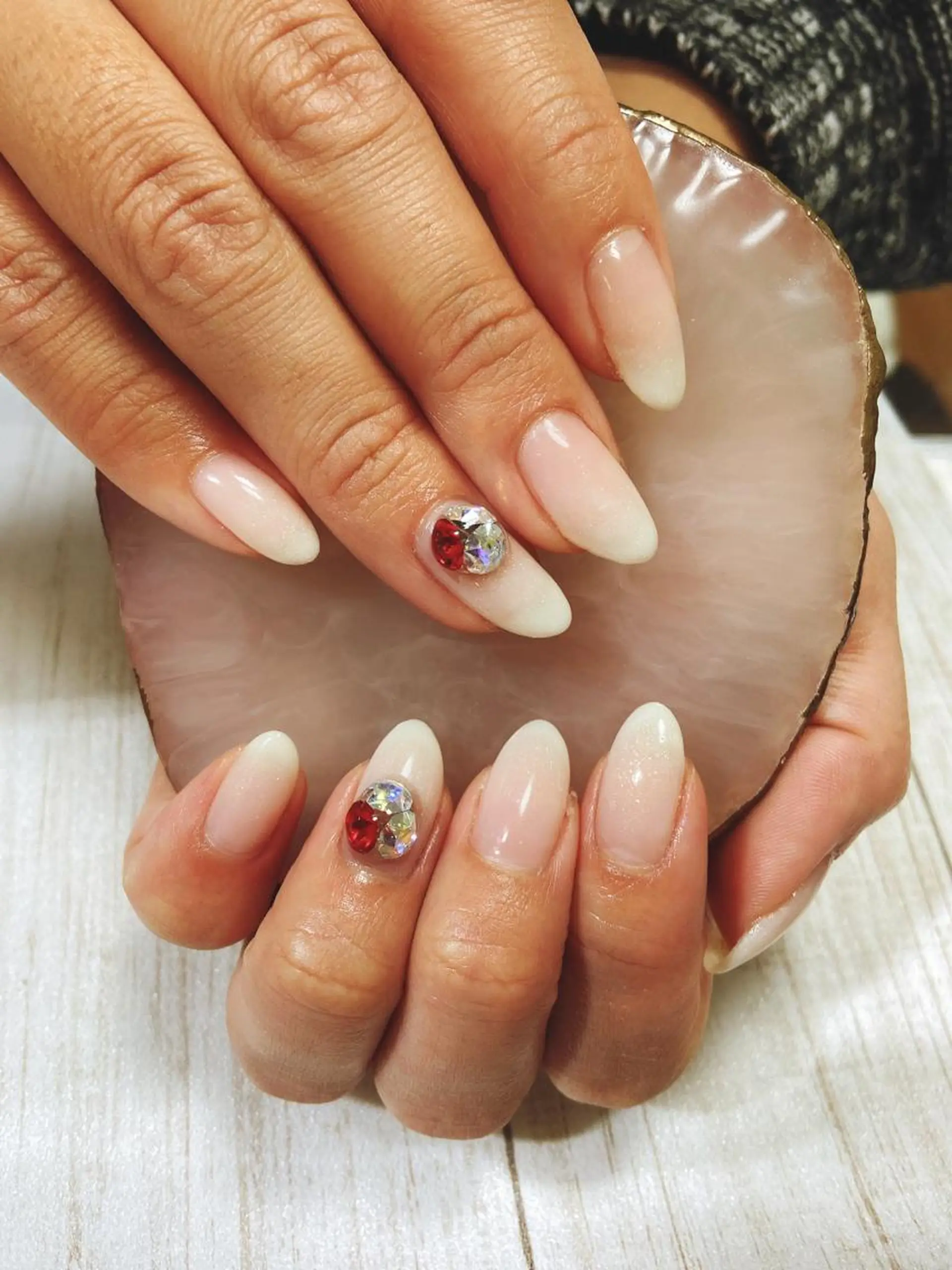 ネイル ストーンネイル ハンドネイル Lokahi NAILのネイルデザイン