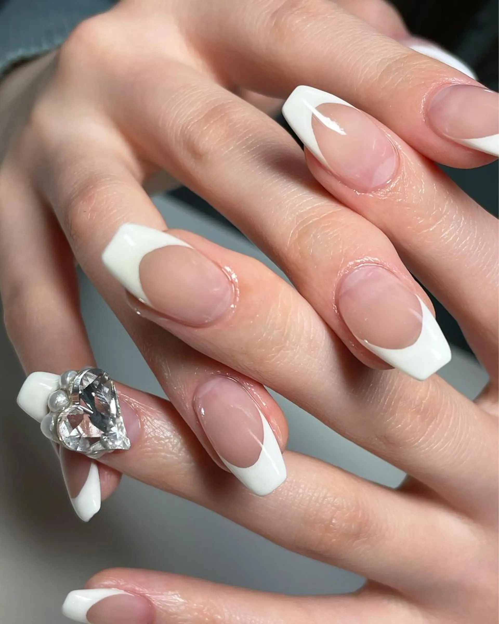 ネイル ストーンネイル ハンドネイル nail salon 7☺︎2所属・nail salon 7☺︎2のネイルデザイン