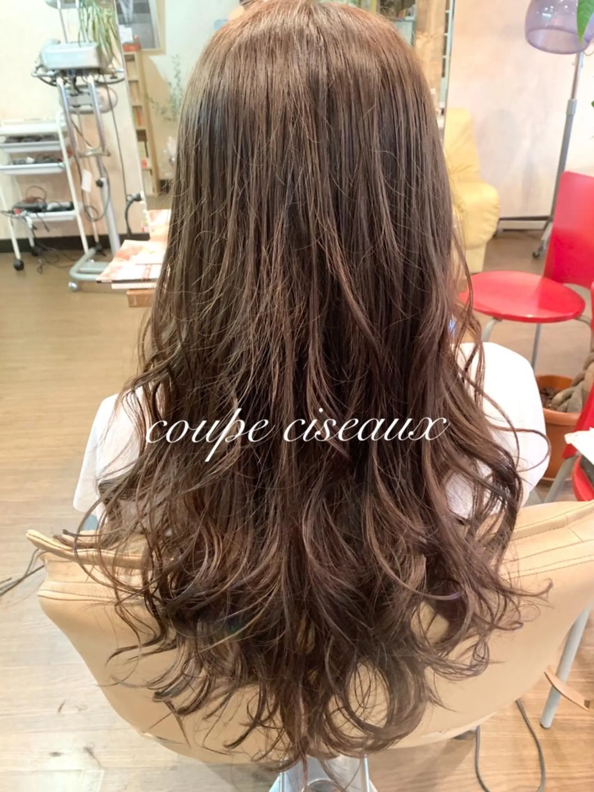 ロング カラー ヘアカラー coupe ciseauxのヘアスタイル
