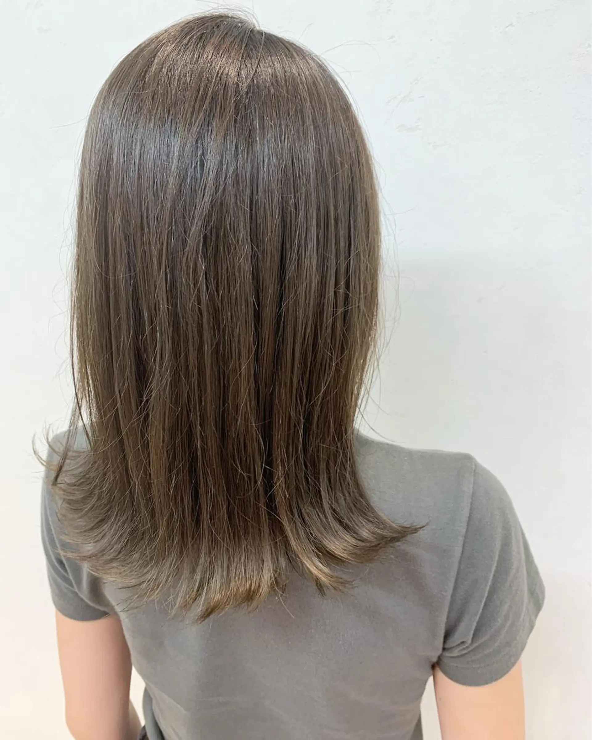 セミロング 透明感ハイライト◎ 伊藤夏海のヘアスタイル