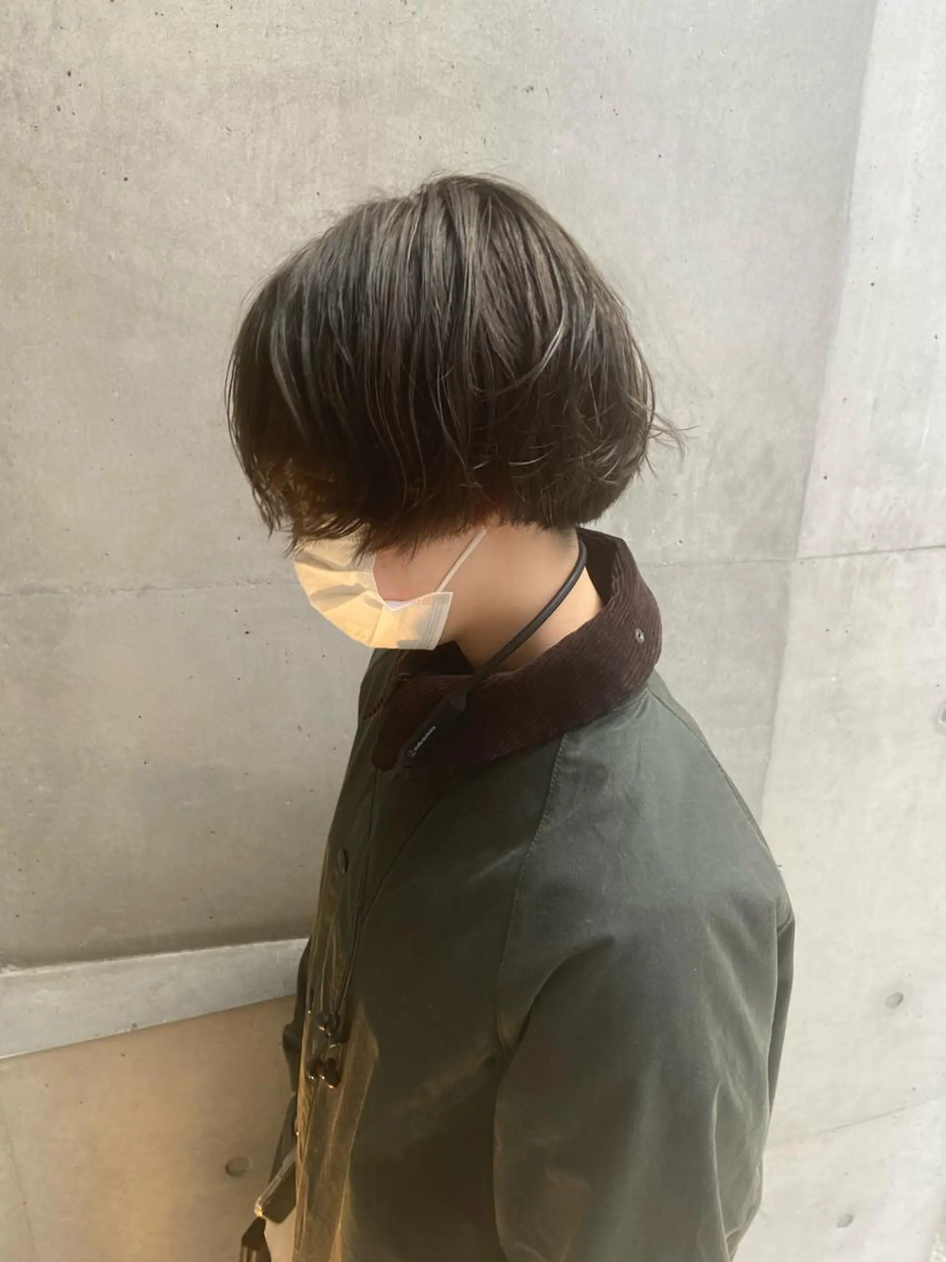 ショート なつめ🐶ショート ベージュカラーのヘアスタイル