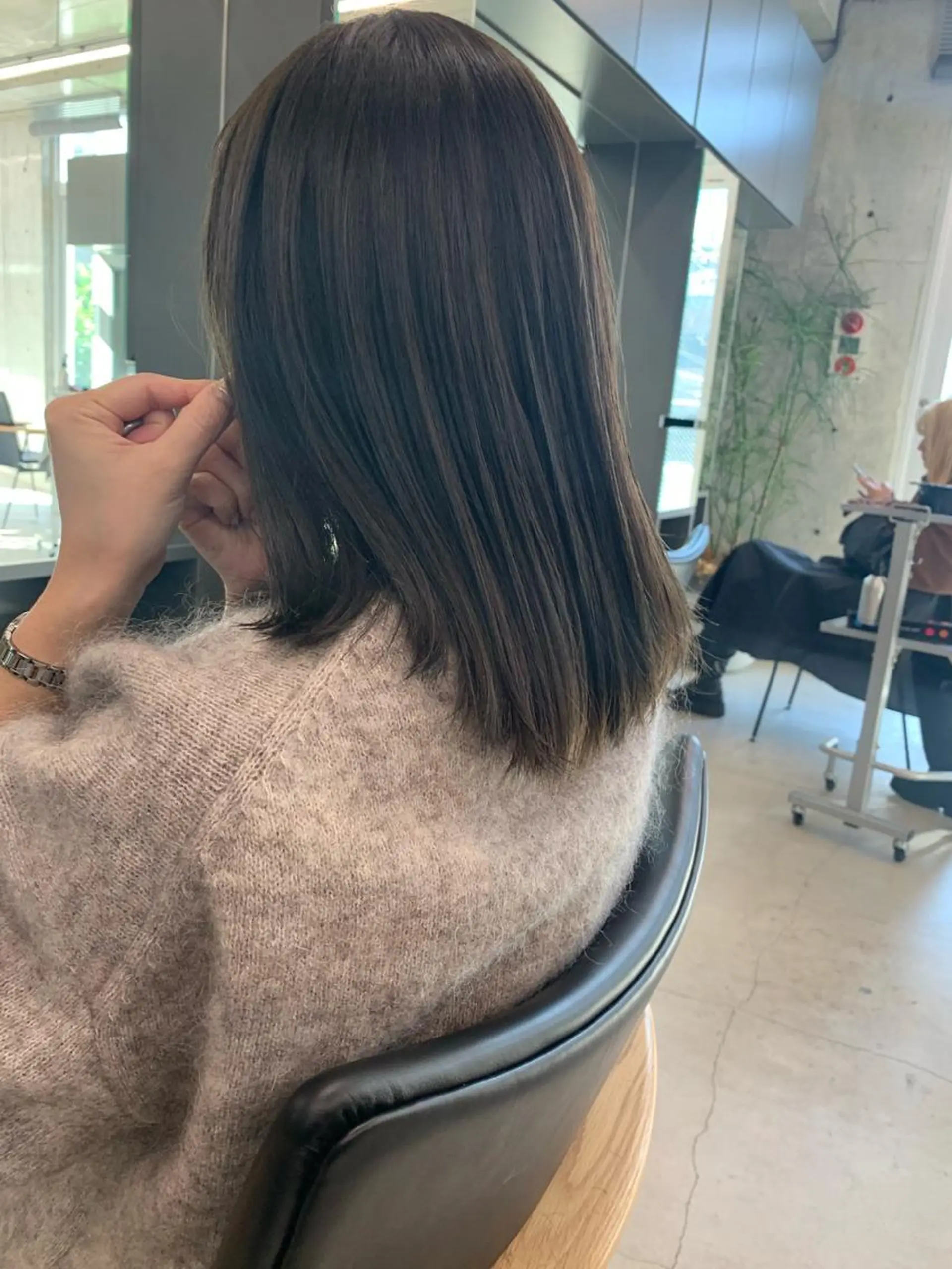 ミディアム カラー ベージュカラー オリーブベージュ カット ヘアカラー sakoda shunkiのヘアスタイル