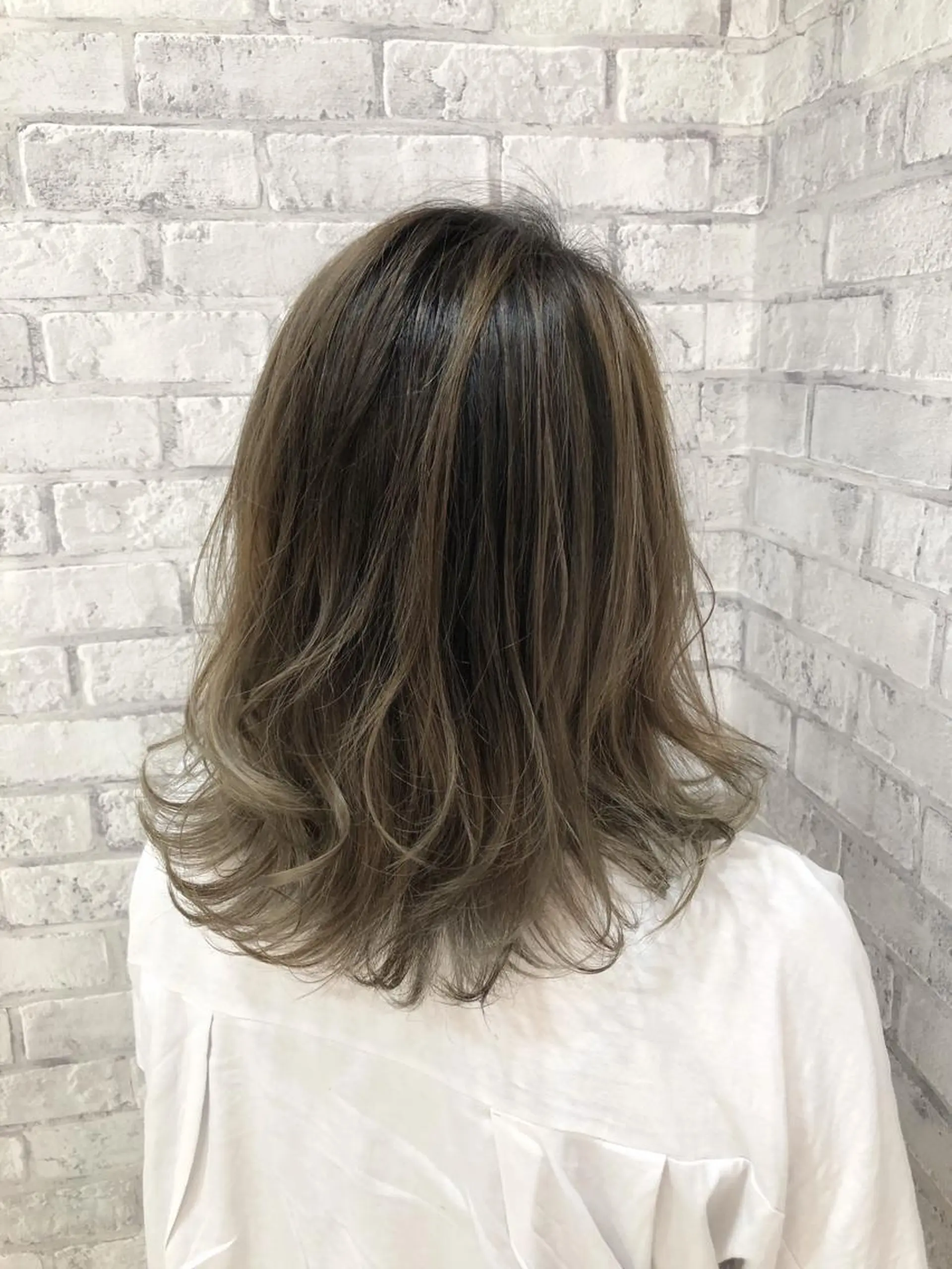 ミディアム レイヤーカット カット ヘアカラー トリートメント 秋山 幸太のヘアスタイル