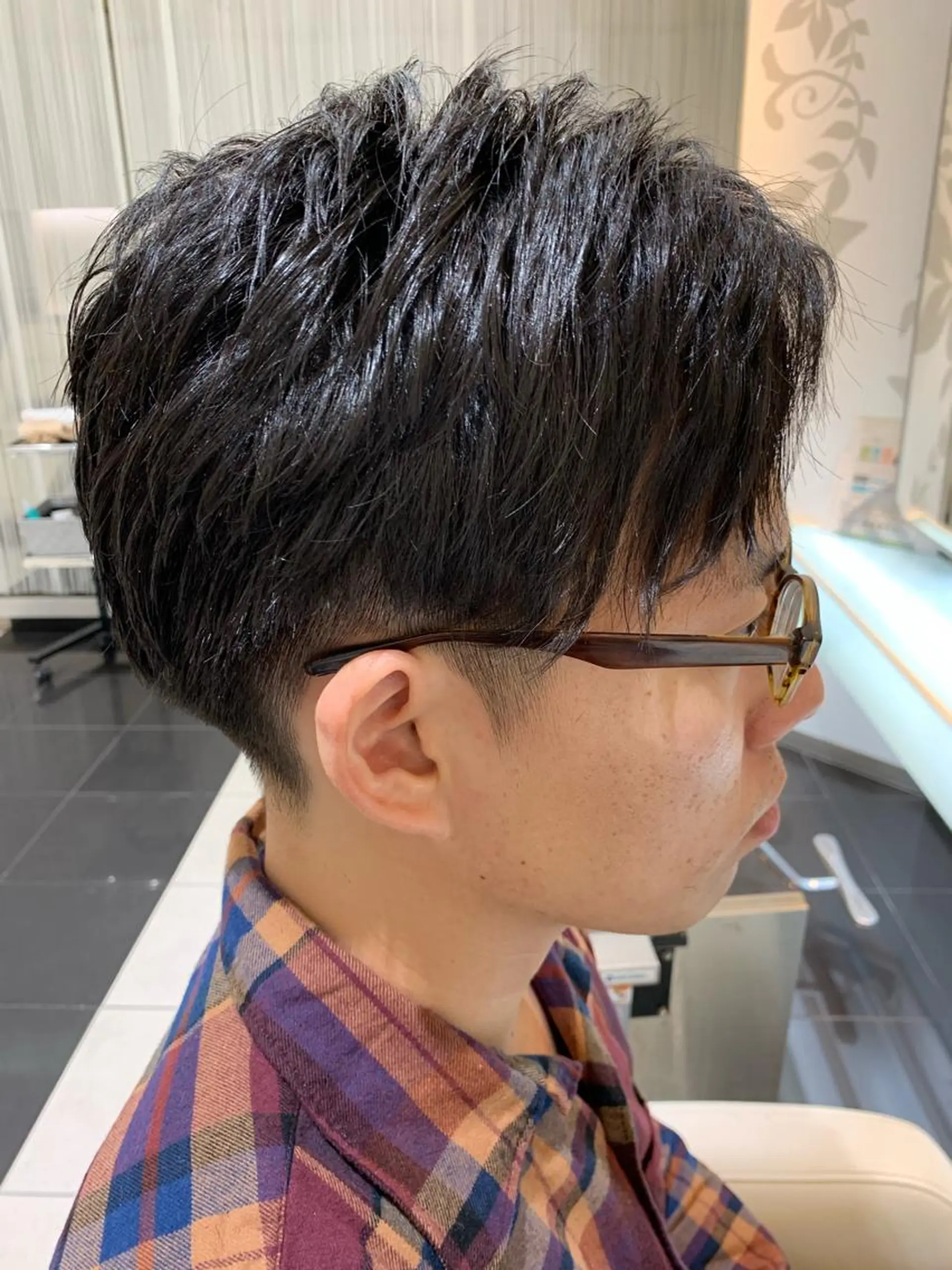 ショート パーマ メンズ アップバング メンズパーマ 赤み消しカラー /透明感カラー 上長のヘアスタイル