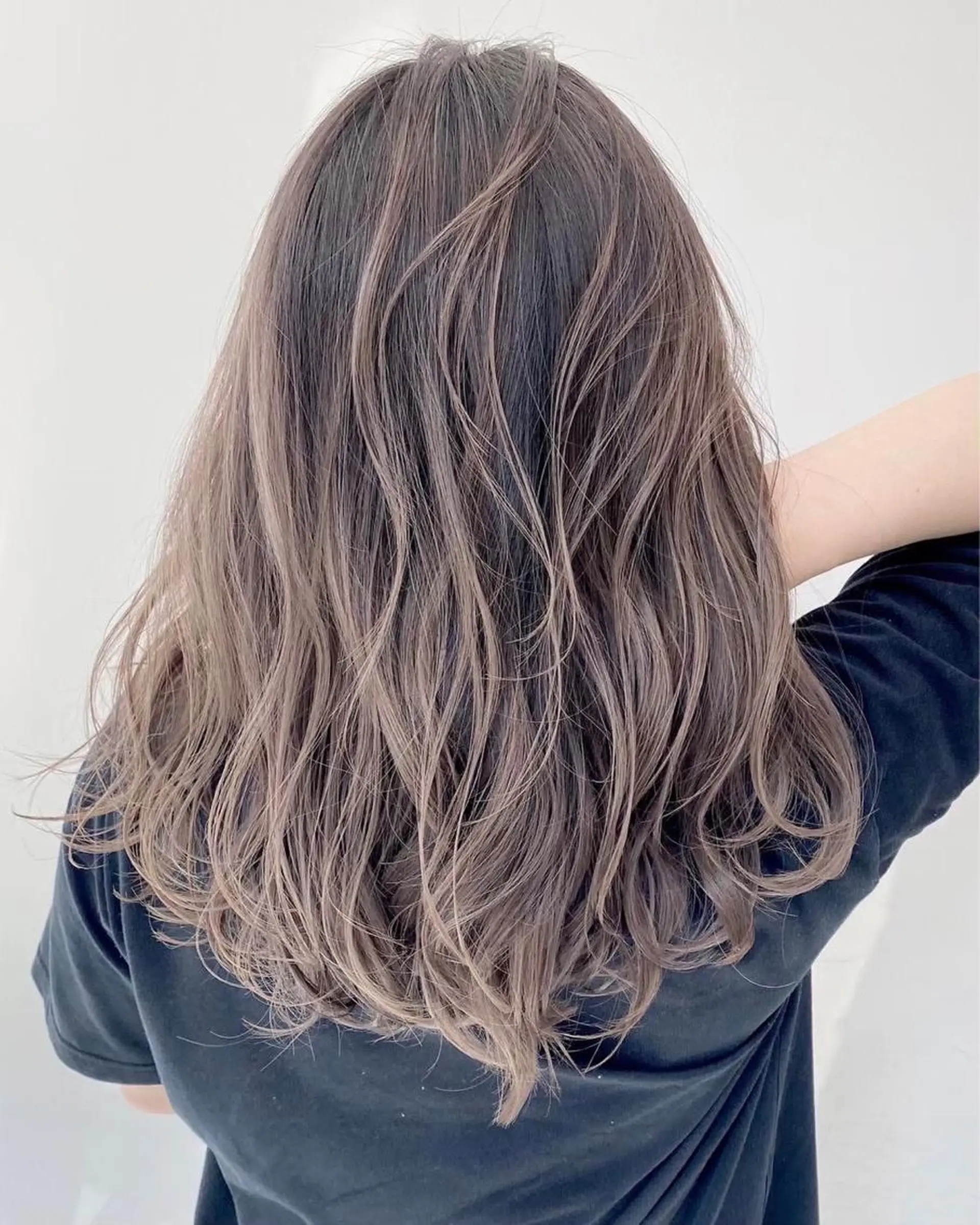 カラー ✨レイヤー/柔らかベ ージュ青山✨のヘアスタイル