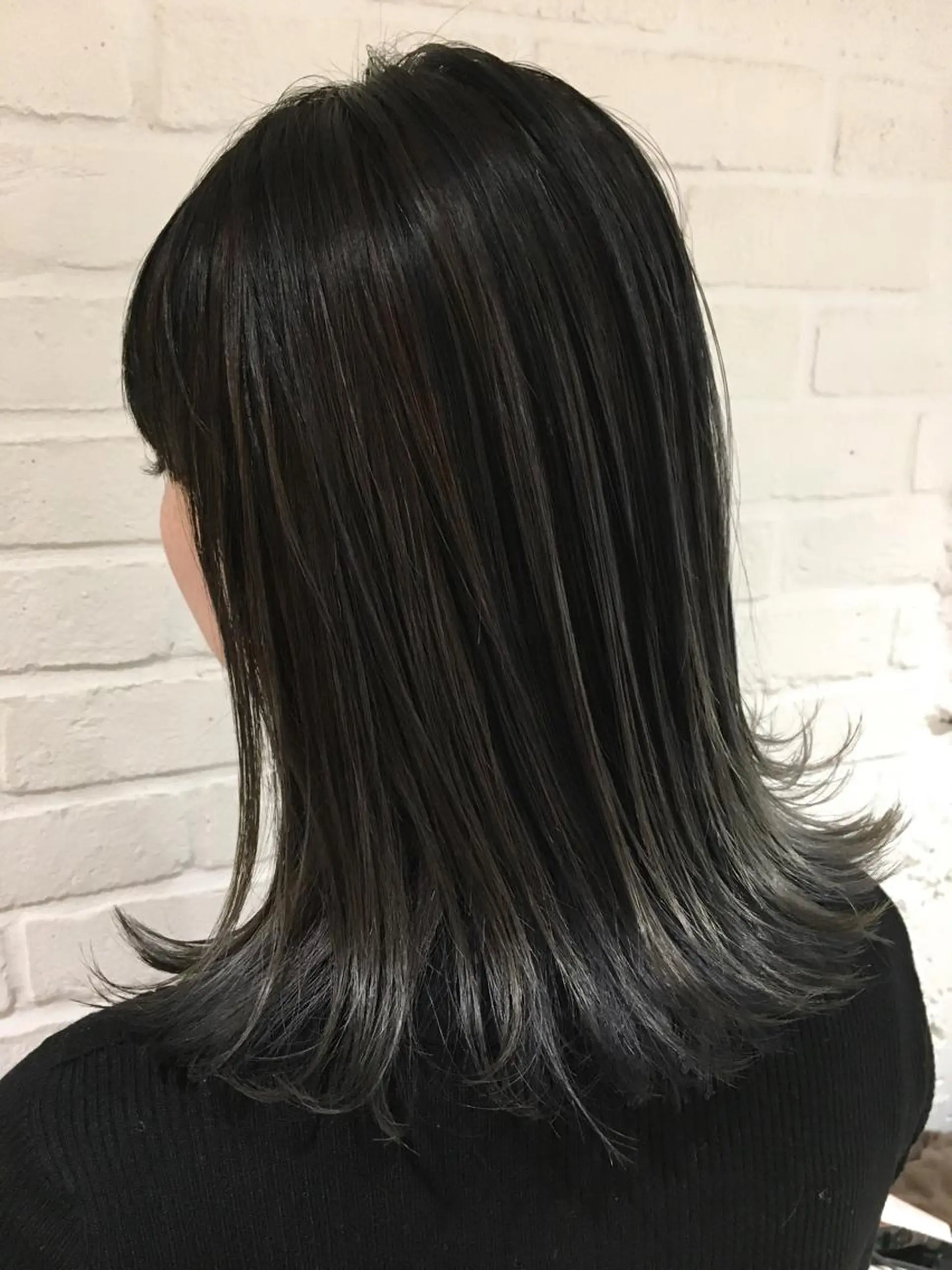 ミディアム カラー バレイヤージュ グレージュ カーキグレージュ かきあげバング レイヤーカット ヘアカラー 💈平島 拓也💈のヘアスタイル