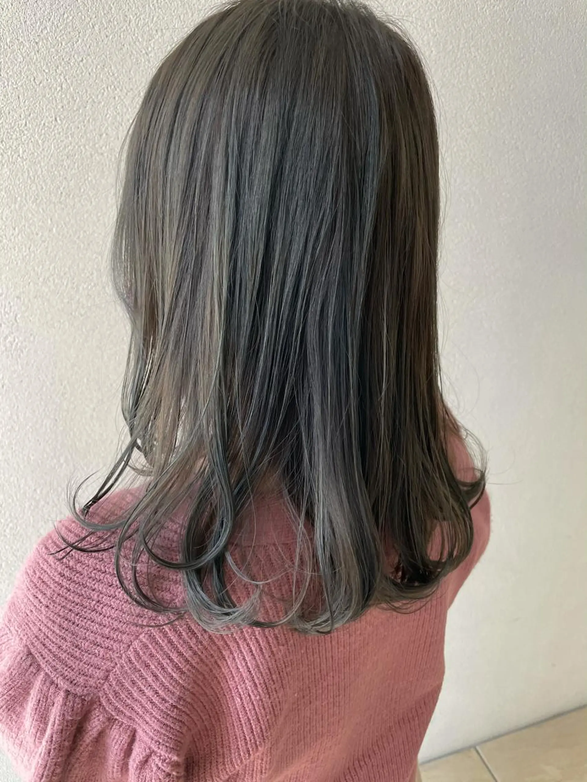 セミロング カラー ブルーカラー ブルージュ 透明感カラー ヘアカラー 沢田 瞳のヘアスタイル