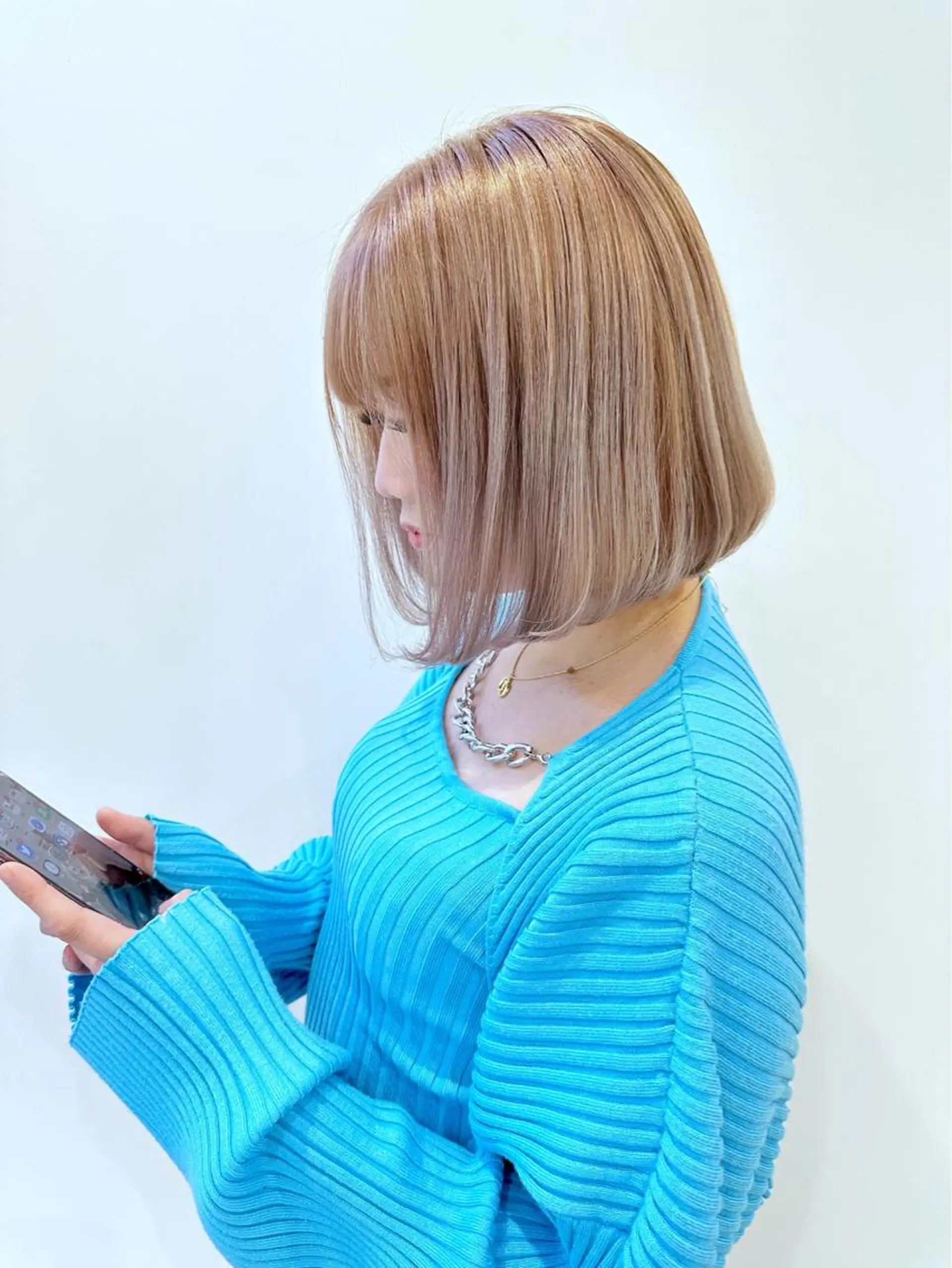 ショート カラー カット ヘアカラー ベージュ/インナー カラー🤍Rieのヘアスタイル