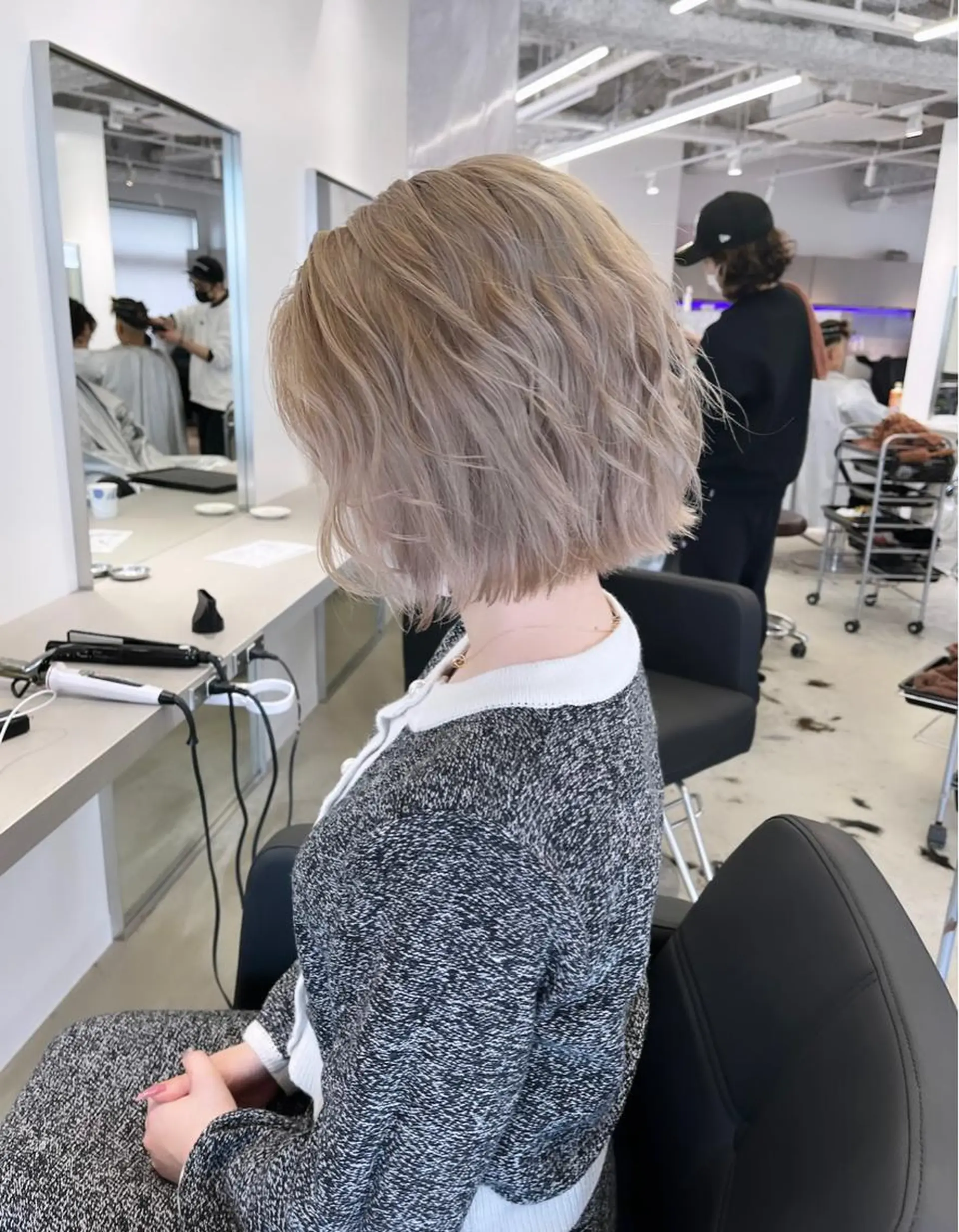 ショート karin💋海外風 ハイトーン/レイヤーのヘアスタイル