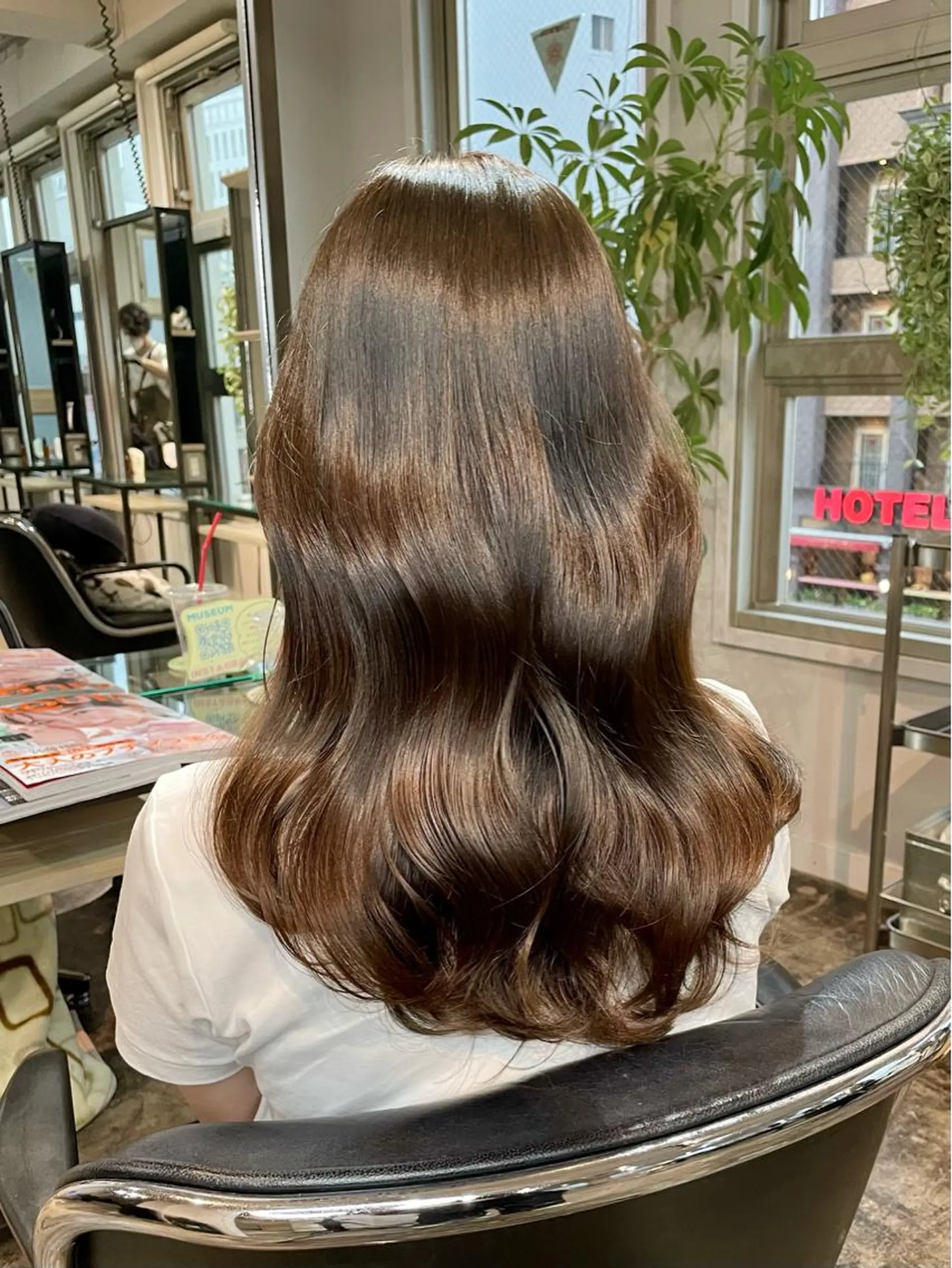 ロング カラー ベージュカラー 元町神戸 國井椋介のヘアスタイル