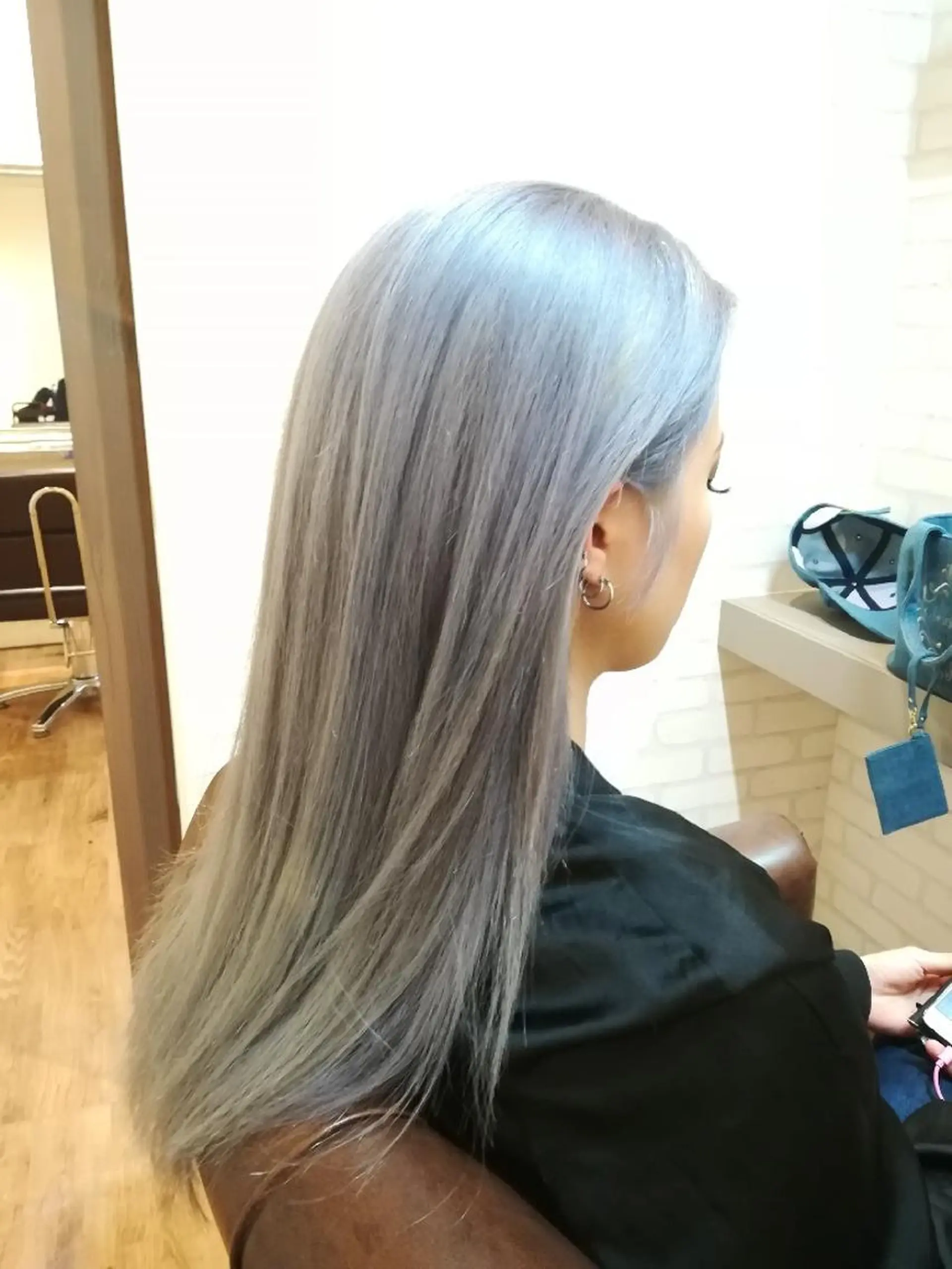 ロング カラー ブリーチ ケアブリーチ 東心斎橋peace 豆柴サロンのヘアスタイル