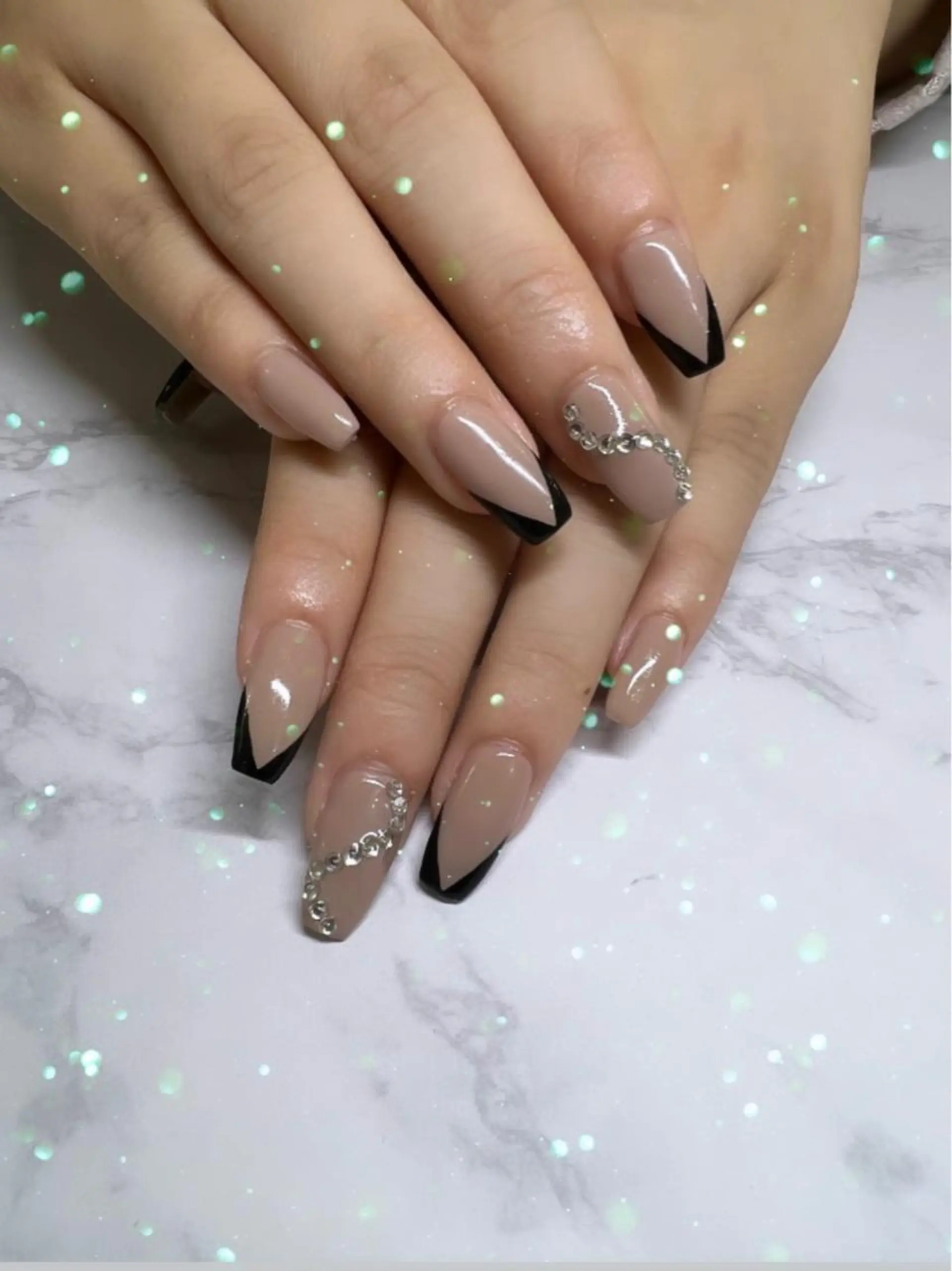 ネイル アートネイル フレンチネイル ストーンネイル ハンドネイル PEEKABOO京橋 EYE&NAILのマツエク・マツパデザイン