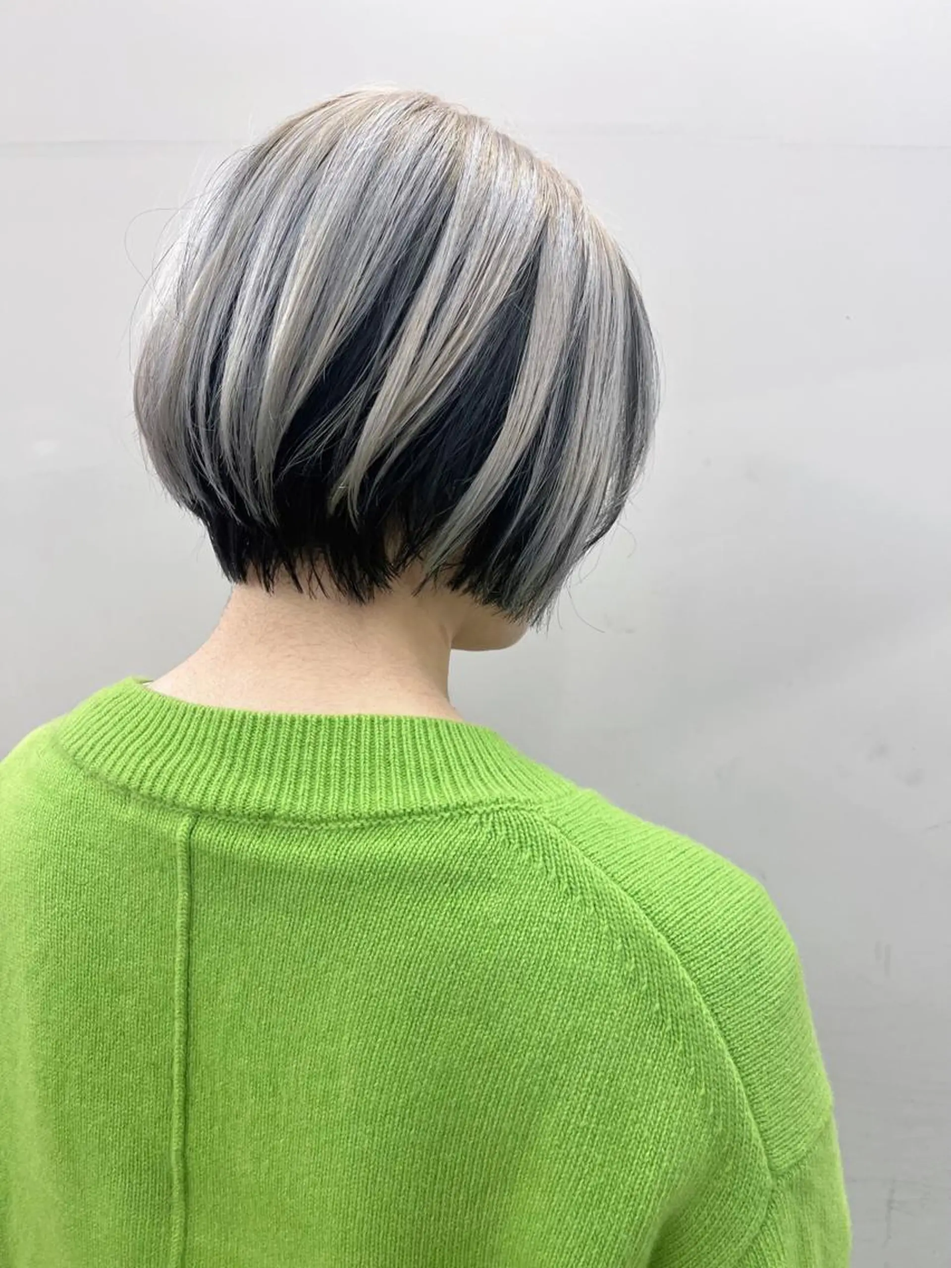 ショート カラー シルバー ホワイトシルバー SALOWIN神戸三宮店所属・【美髪を叶える】中谷 彰宏（アキ)のヘアスタイル